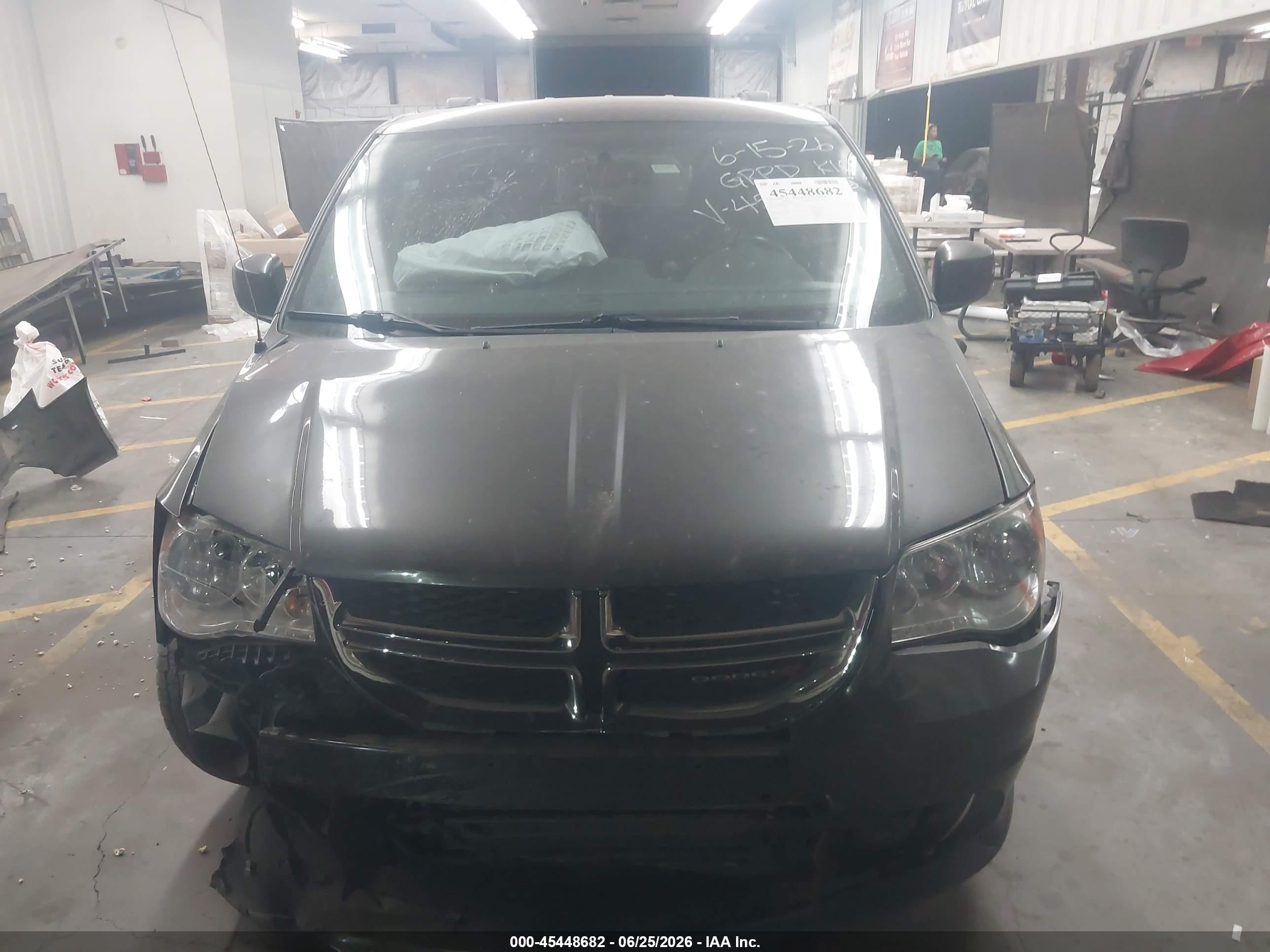 2017 Dodge Grand Caravan Sxt Серый vin: 2C4RDGCG1HR814561