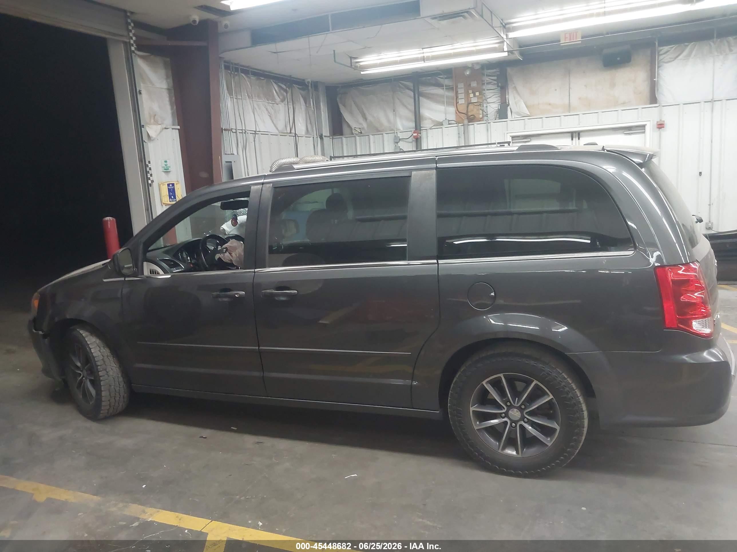 2017 Dodge Grand Caravan Sxt Серый vin: 2C4RDGCG1HR814561