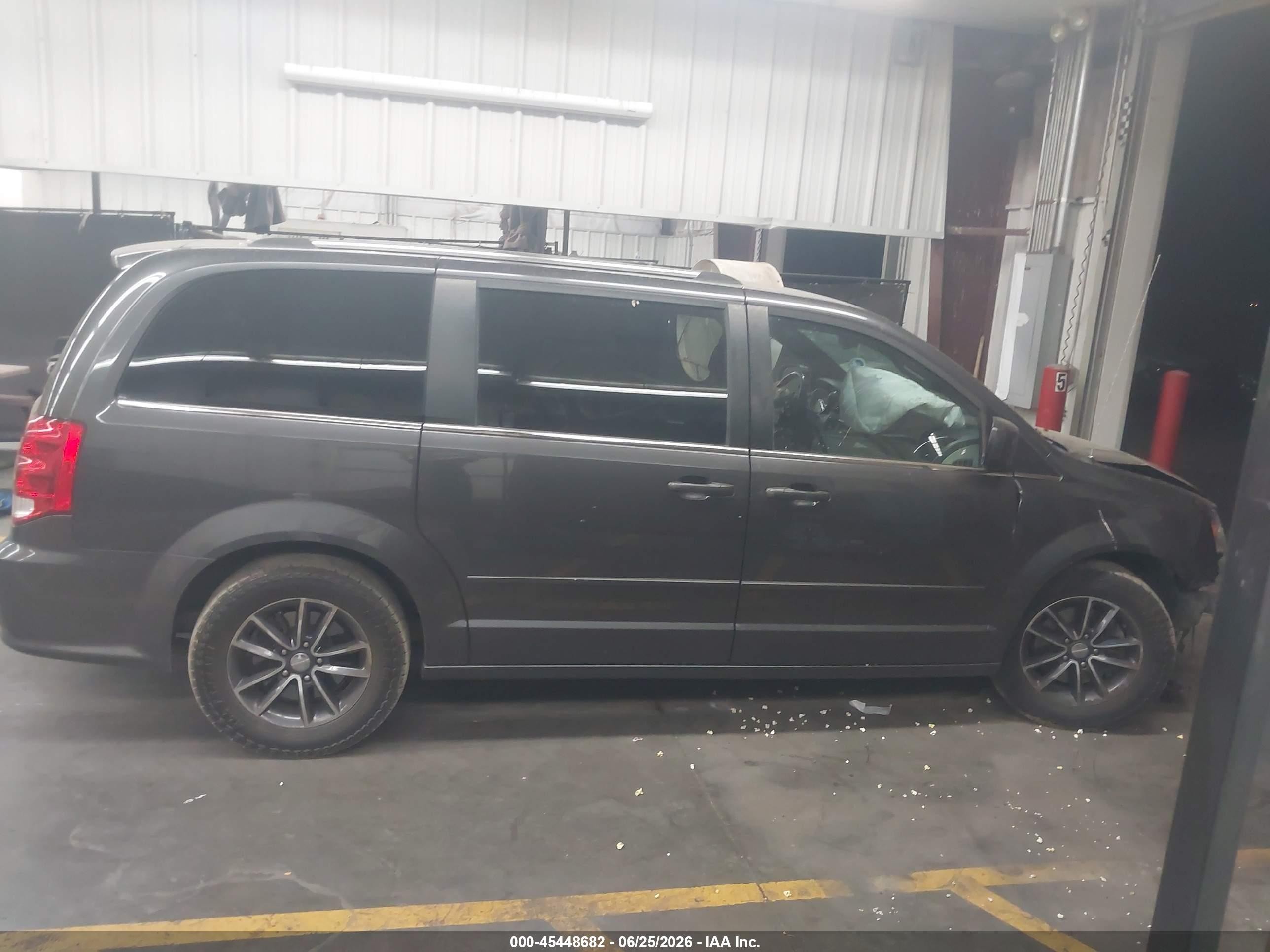 2017 Dodge Grand Caravan Sxt Серый vin: 2C4RDGCG1HR814561