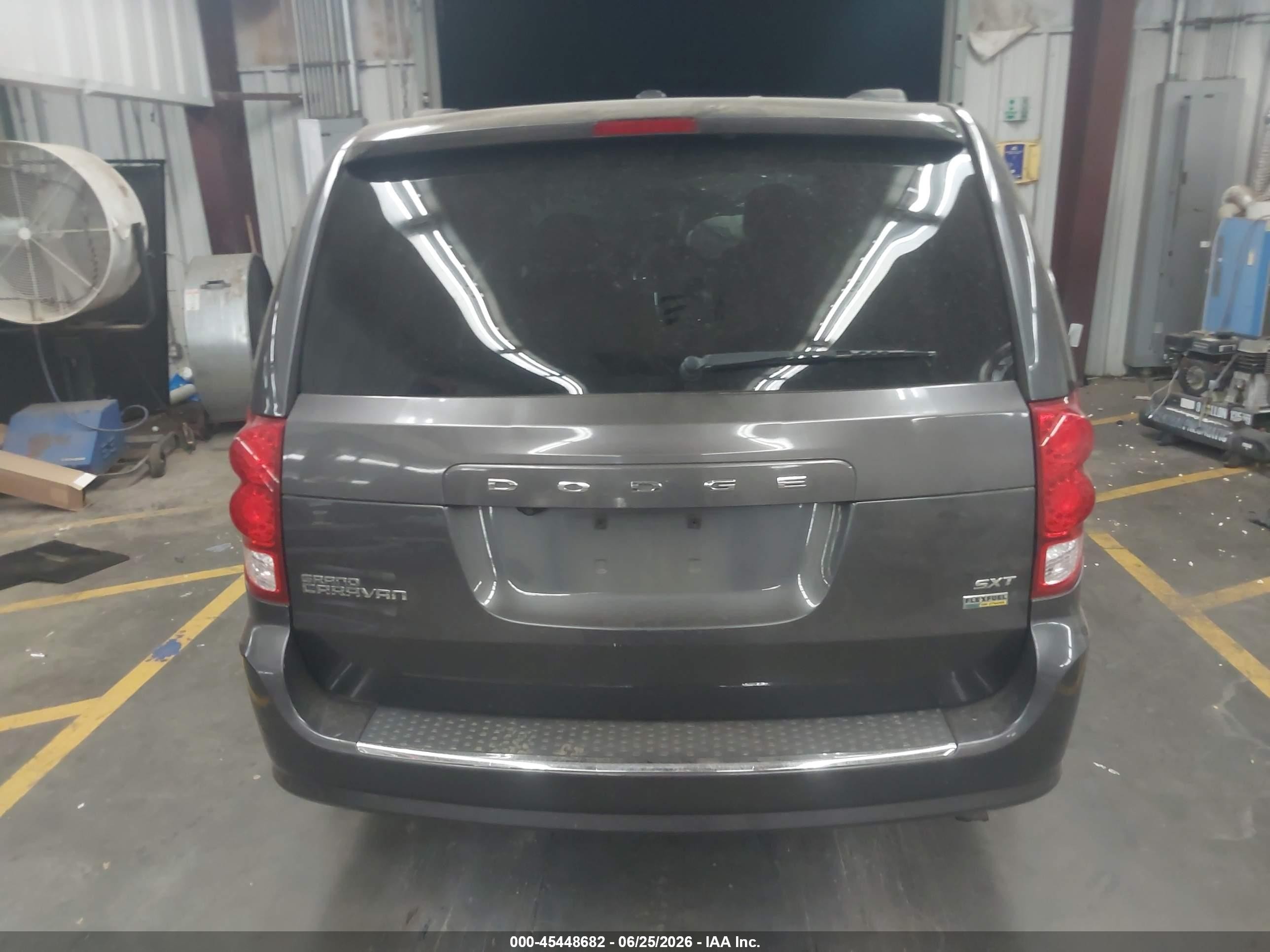 2017 Dodge Grand Caravan Sxt Серый vin: 2C4RDGCG1HR814561