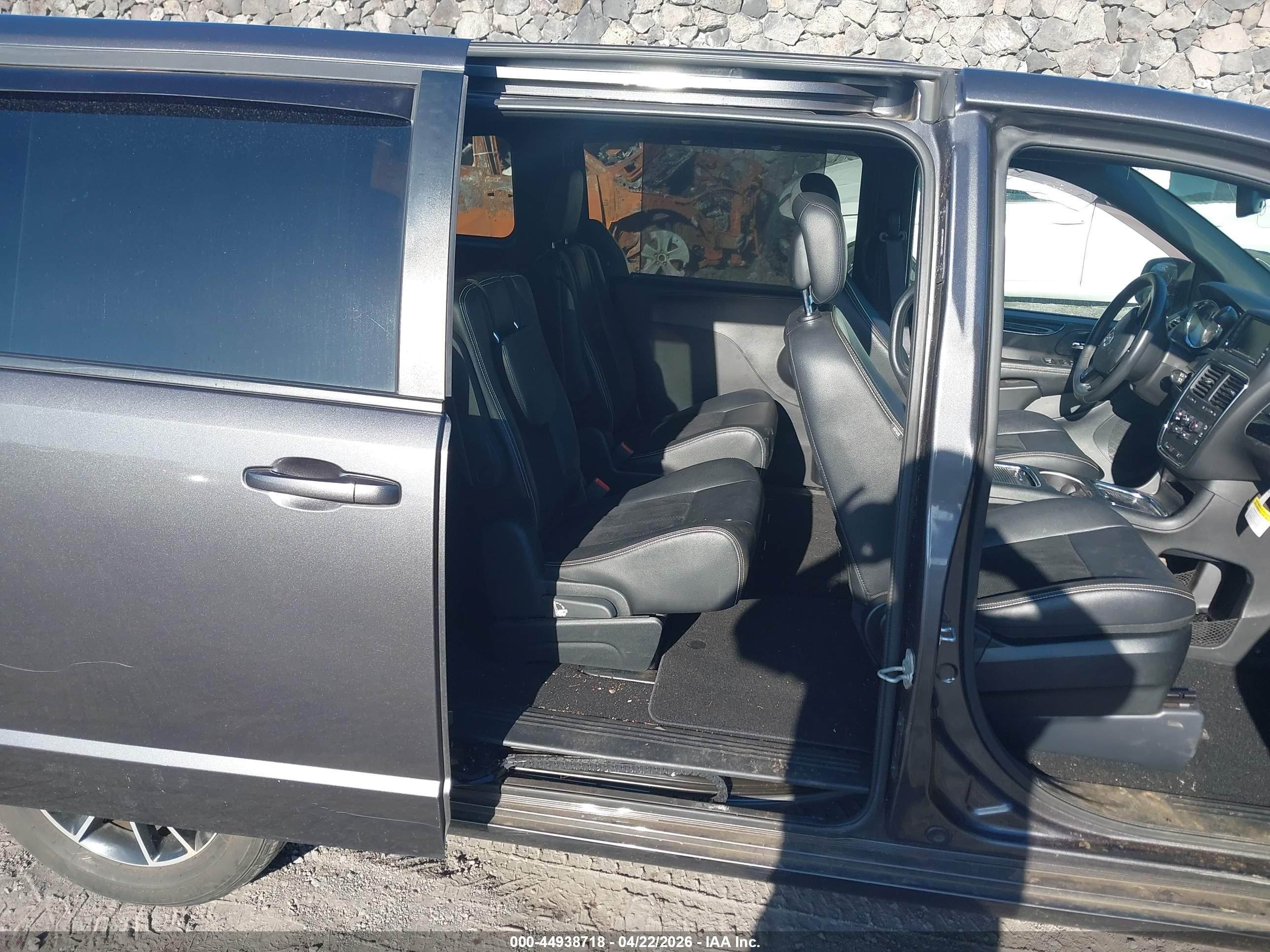 2018 Dodge Grand Caravan Sxt Gray vin: 2C4RDGCG1JR173630