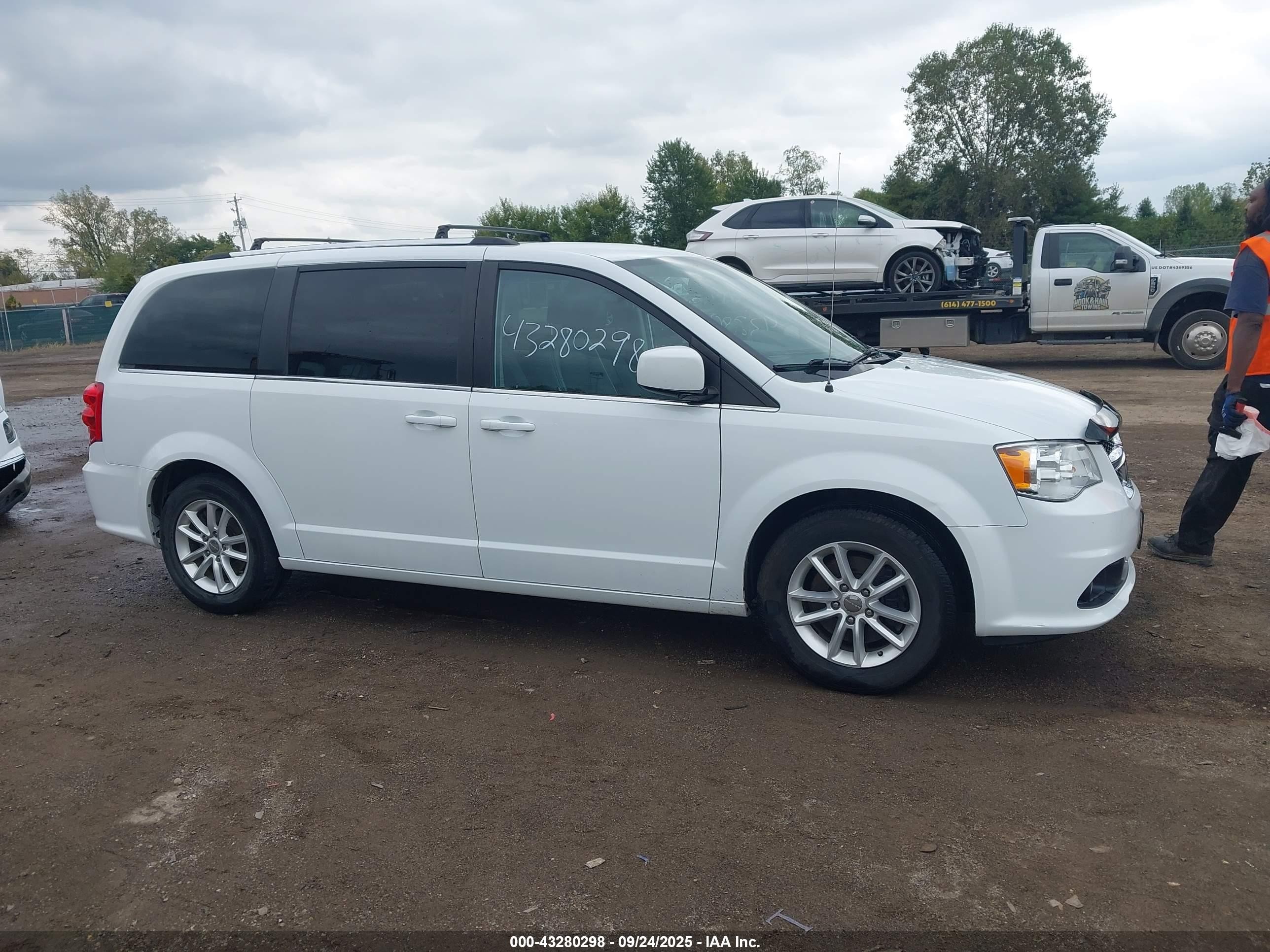2018 Dodge Grand Caravan Sxt Белый vin: 2C4RDGCG1JR298773