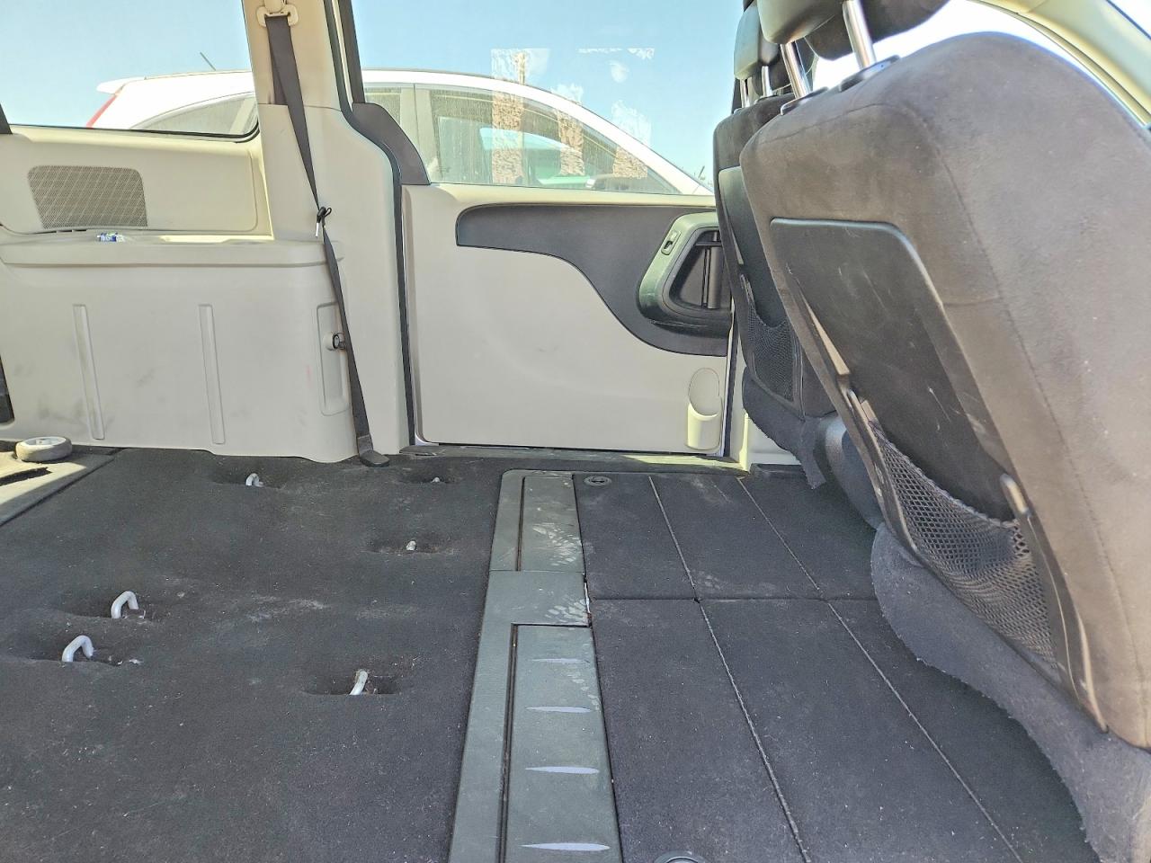 2012 Dodge Grand Caravan Sxt Silver vin: 2C4RDGCG2CR223891