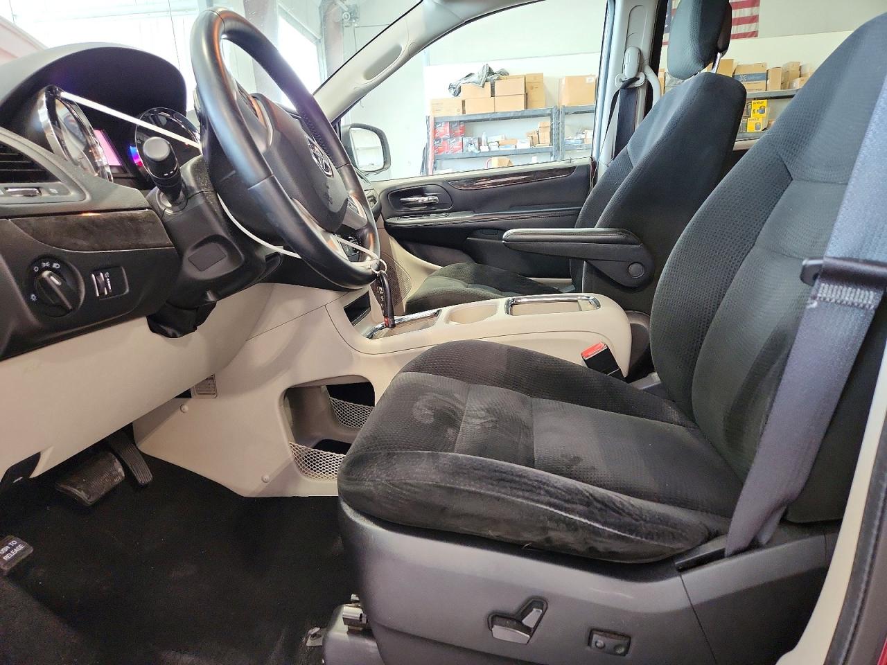 2015 Dodge Grand Caravan Sxt Red vin: 2C4RDGCG2FR566463