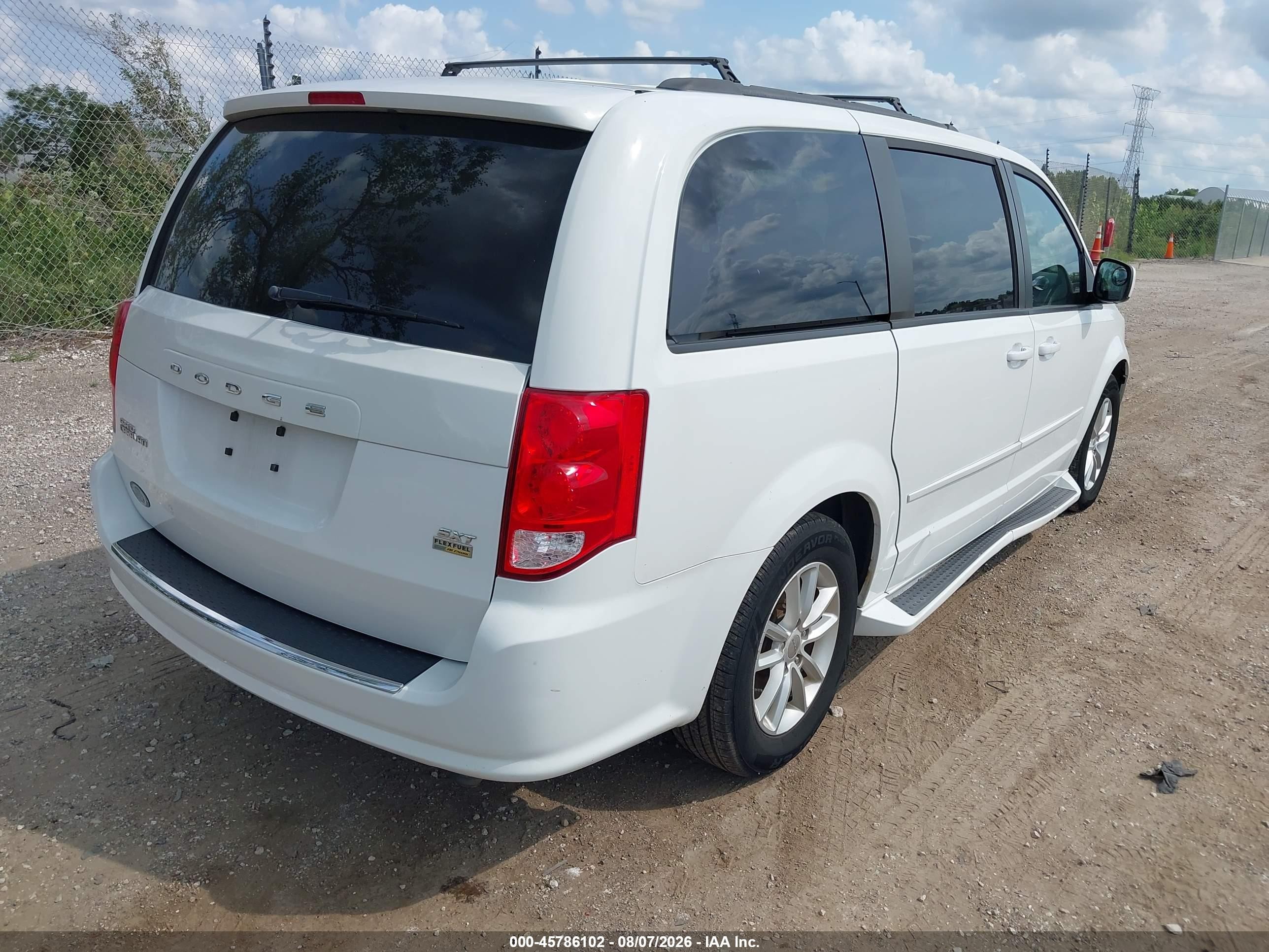 2015 Dodge Grand Caravan Sxt White vin: 2C4RDGCG2FR585305
