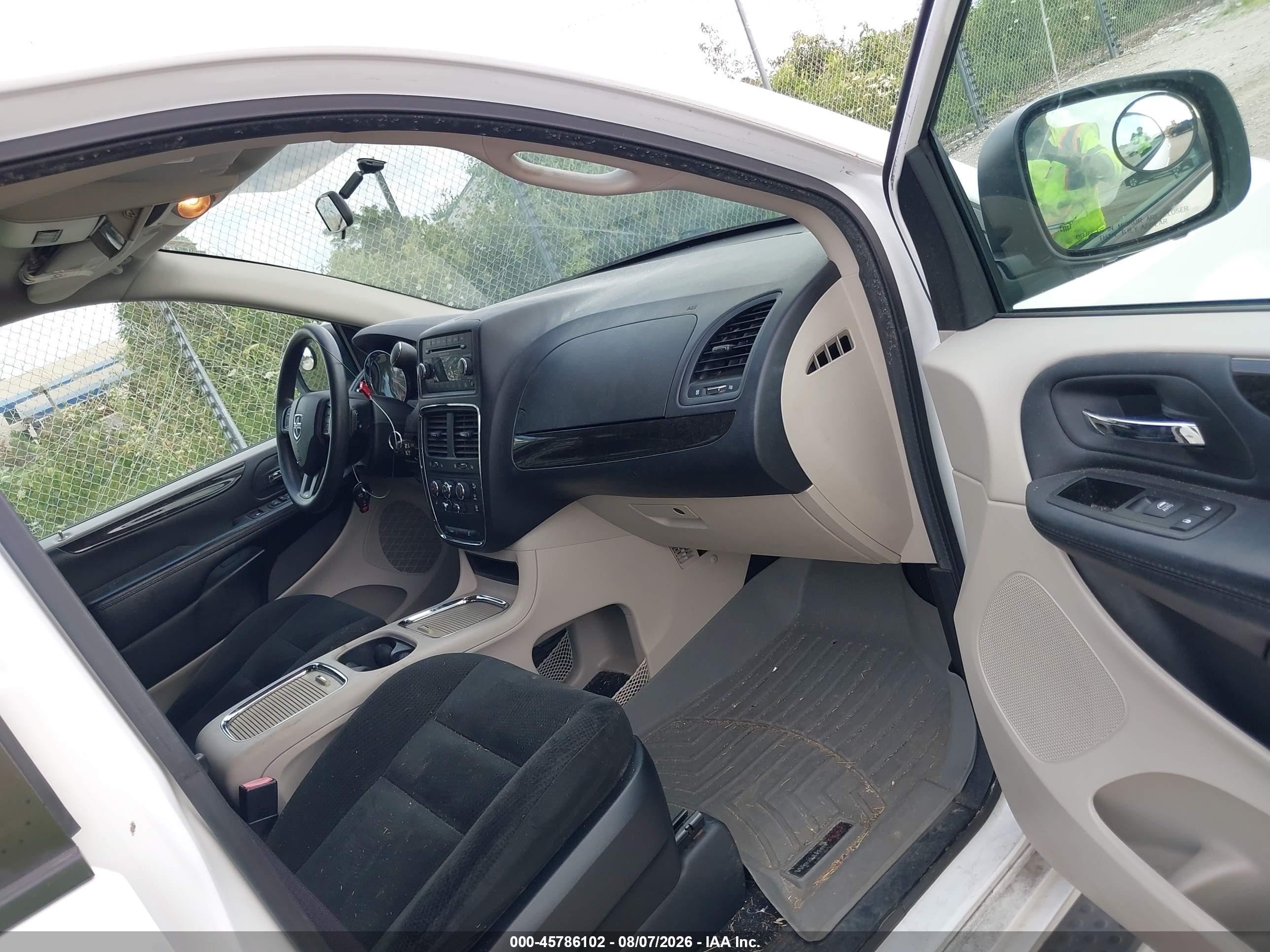 2015 Dodge Grand Caravan Sxt White vin: 2C4RDGCG2FR585305