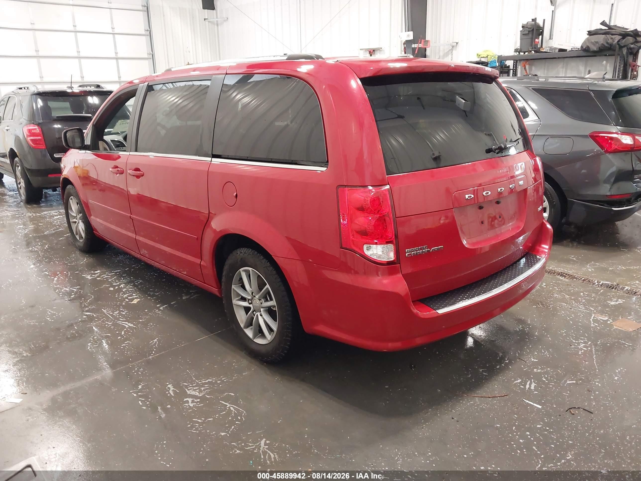 2015 Dodge Grand Caravan Sxt Plus Красный vin: 2C4RDGCG2FR690524