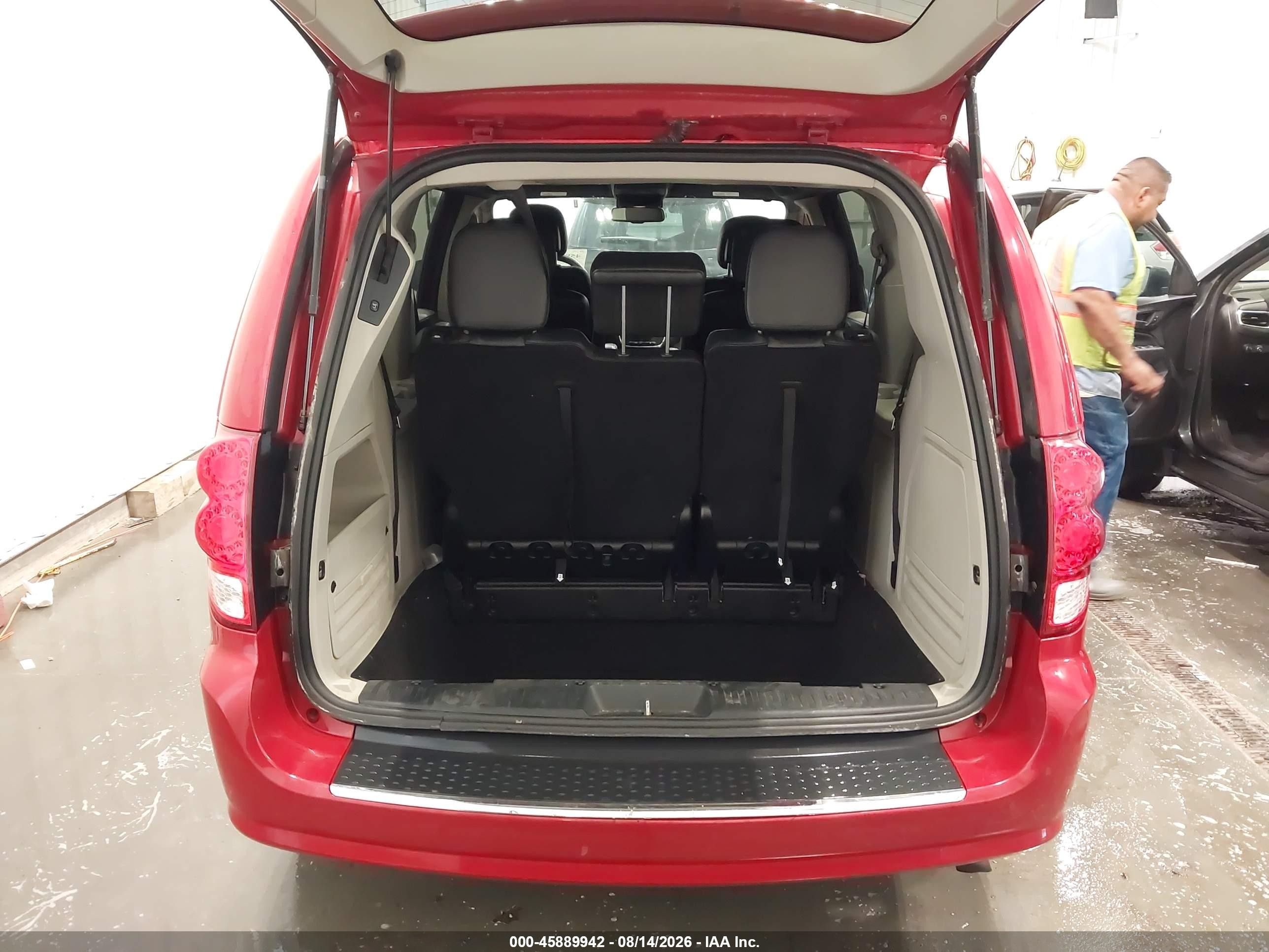 2015 Dodge Grand Caravan Sxt Plus Красный vin: 2C4RDGCG2FR690524
