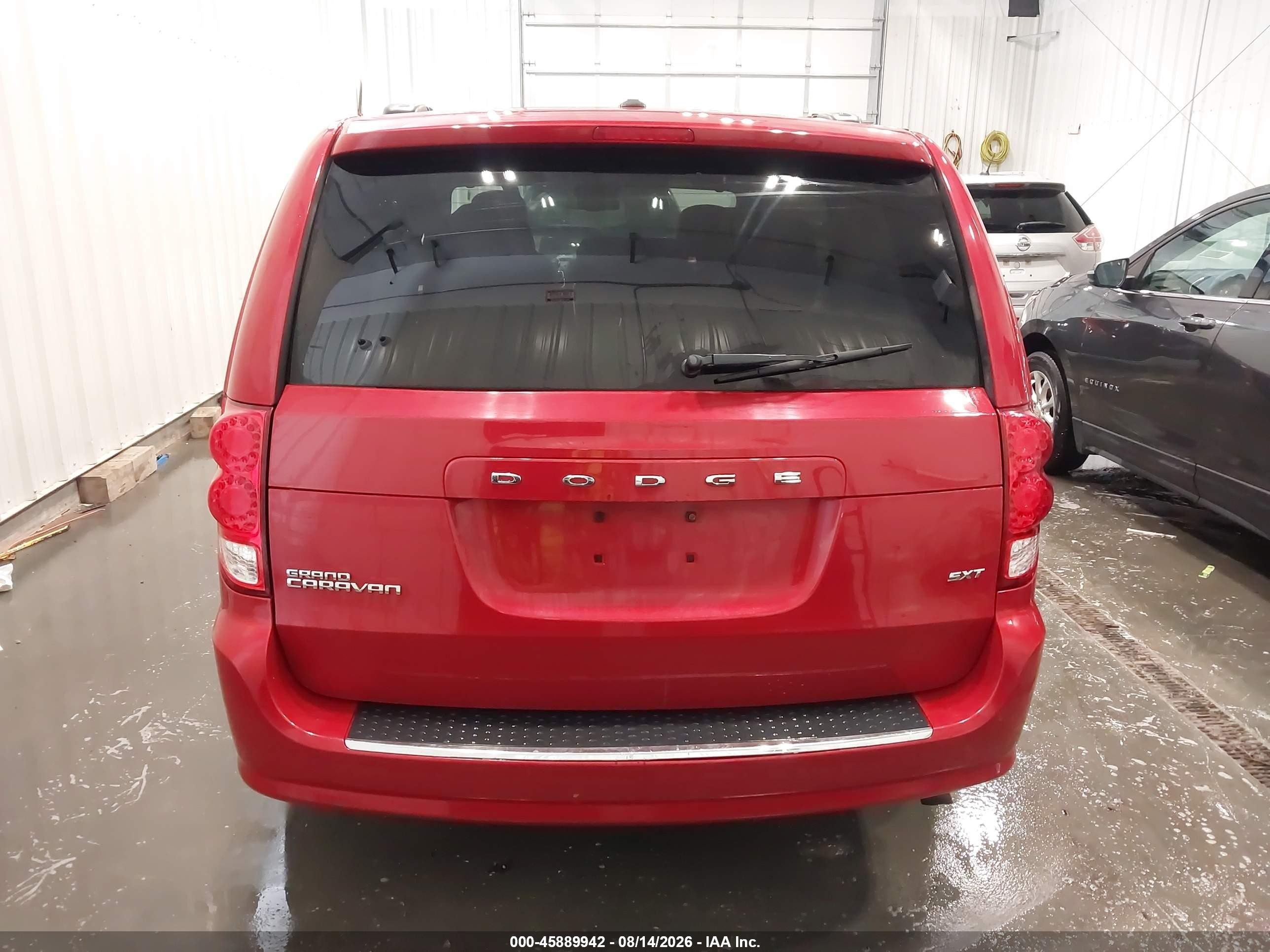 2015 Dodge Grand Caravan Sxt Plus Красный vin: 2C4RDGCG2FR690524