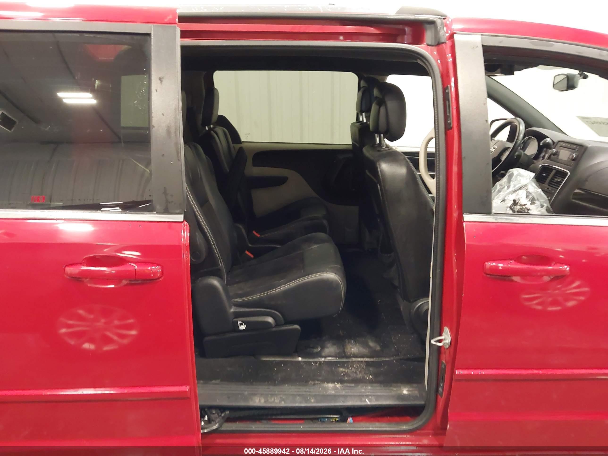 2015 Dodge Grand Caravan Sxt Plus Красный vin: 2C4RDGCG2FR690524