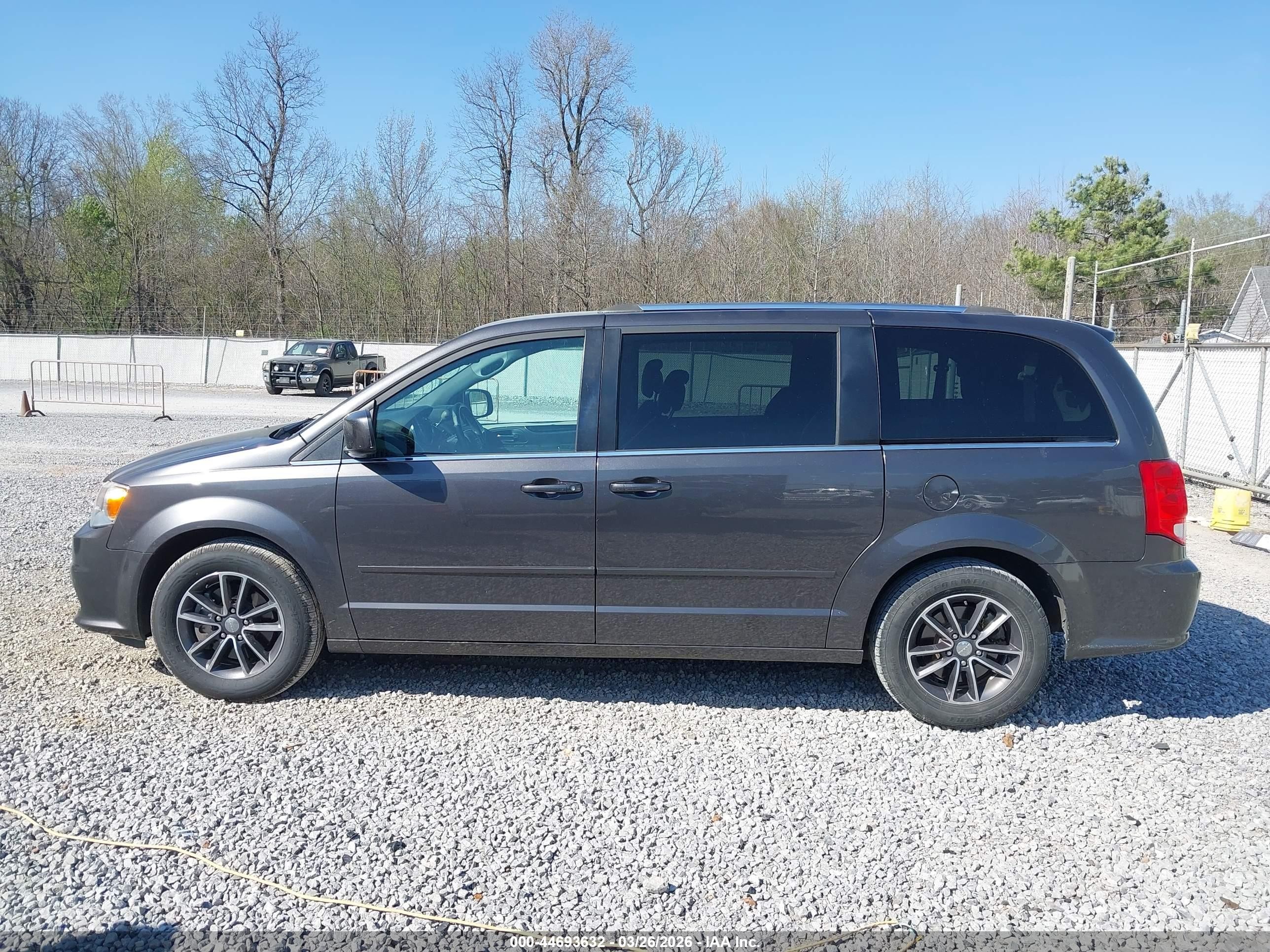 2017 Dodge Grand Caravan Sxt Gray vin: 2C4RDGCG2HR673757