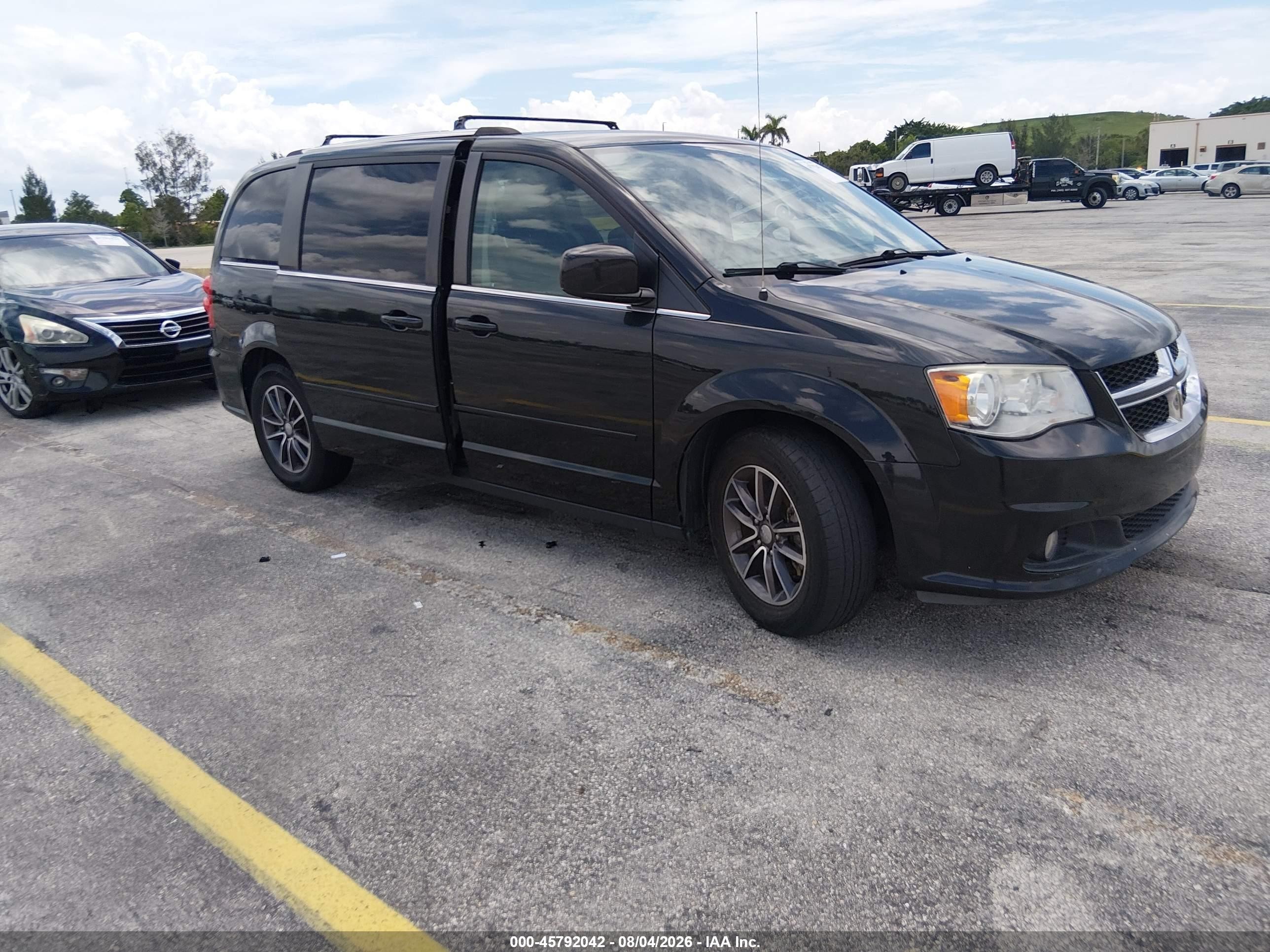 2017 Dodge Grand Caravan Sxt Gray vin: 2C4RDGCG2HR715618