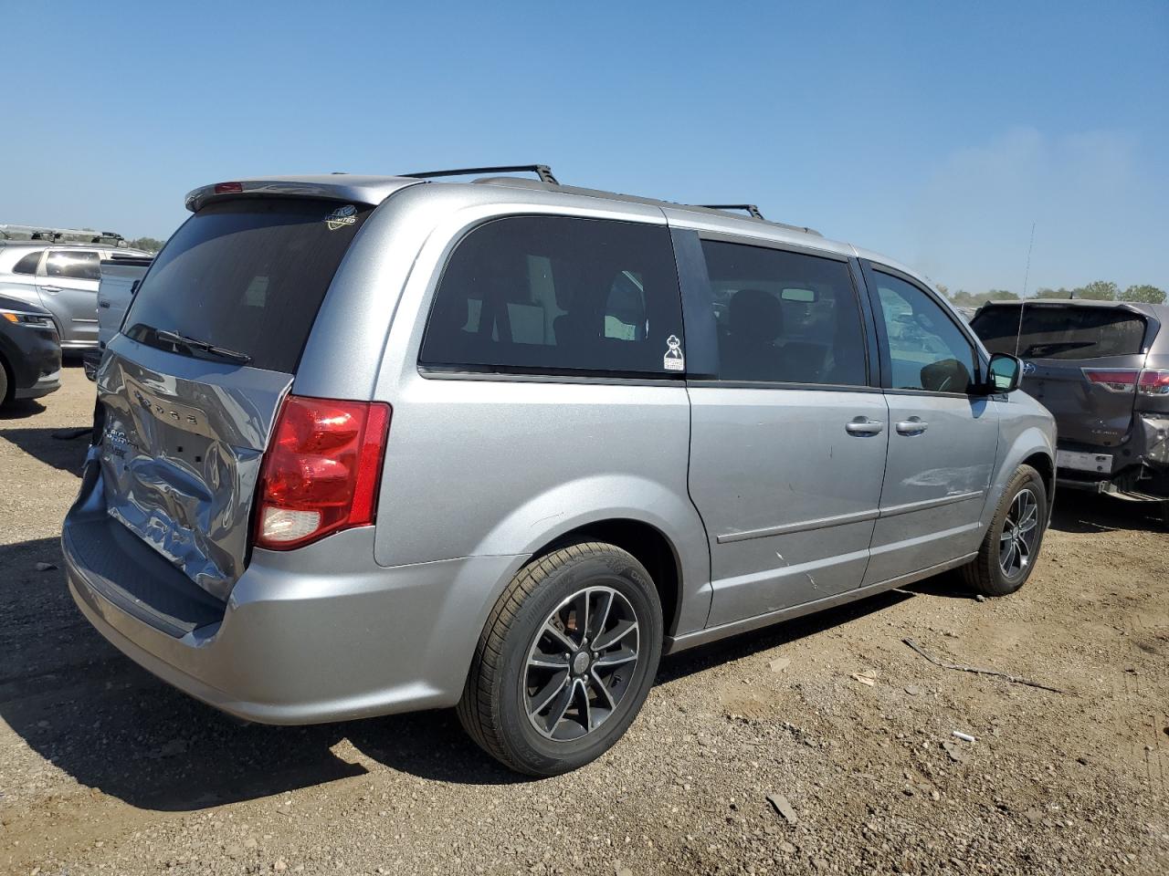 2017 Dodge Grand Caravan Sxt Silver vin: 2C4RDGCG2HR829652