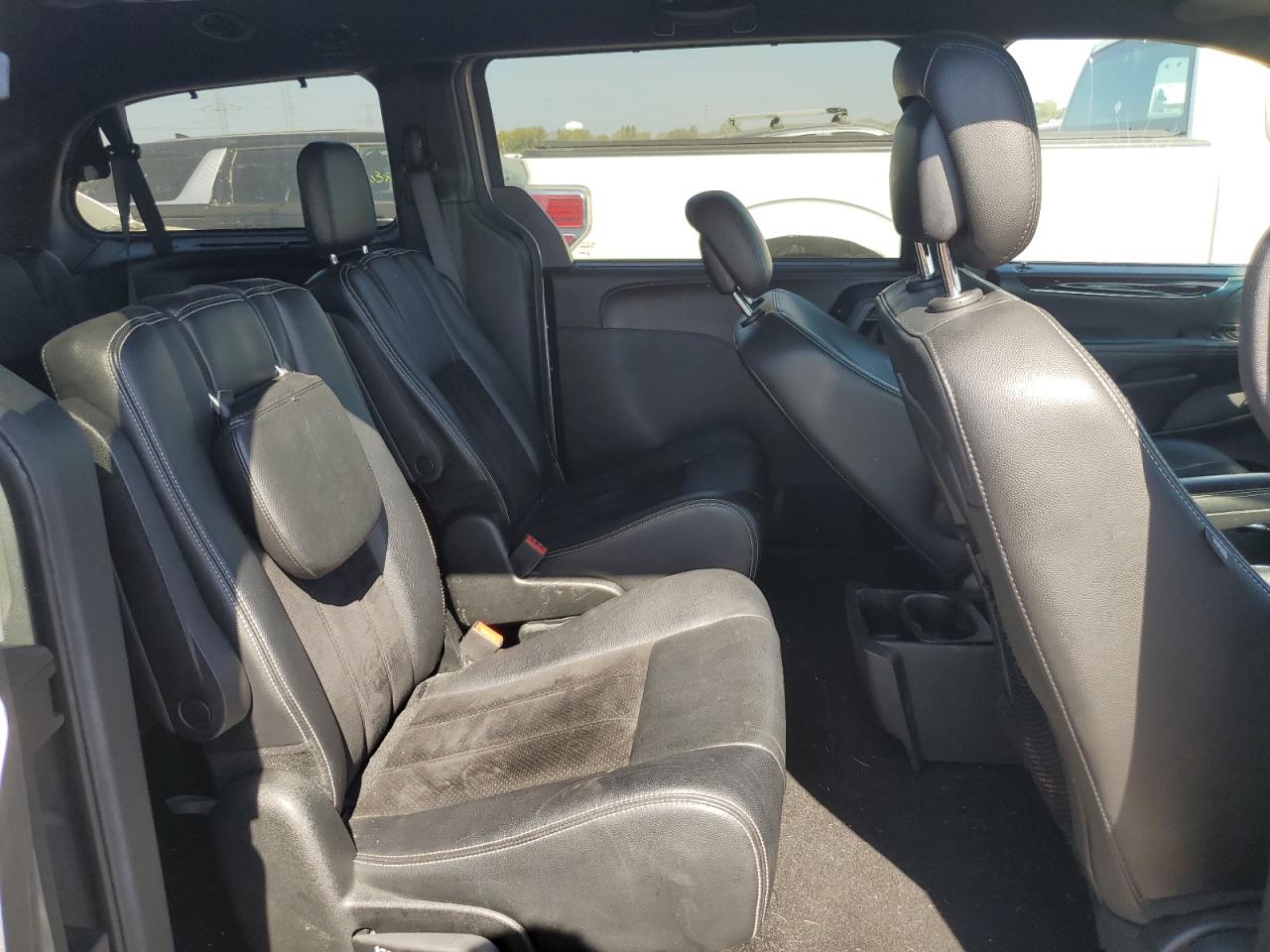 2017 Dodge Grand Caravan Sxt Silver vin: 2C4RDGCG2HR829652