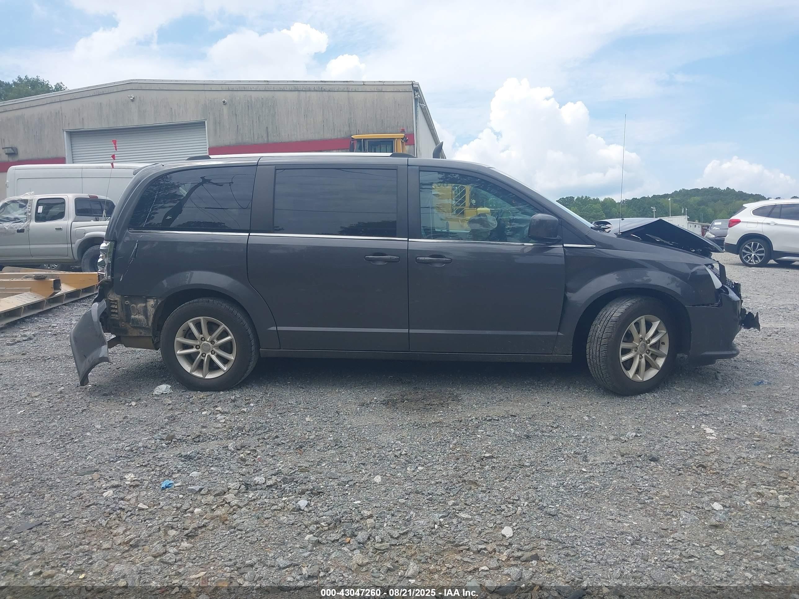 2018 Dodge Grand Caravan Sxt Gray vin: 2C4RDGCG2JR241353