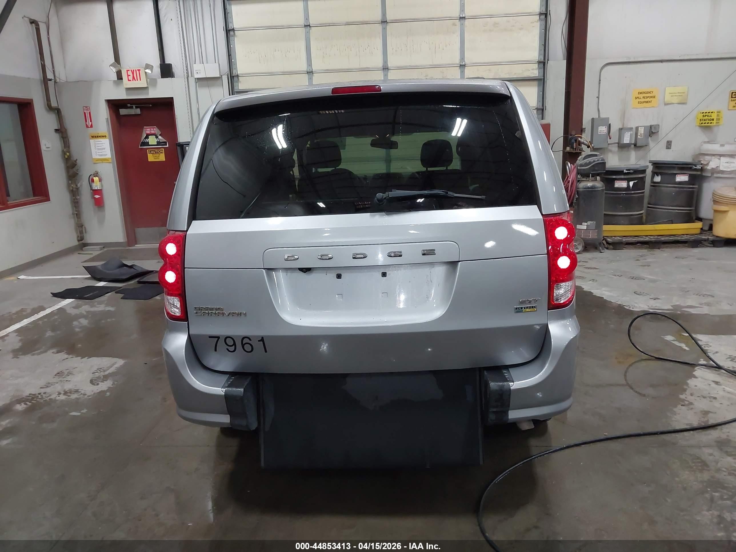 2019 Dodge Grand Caravan Sxt Silver vin: 2C4RDGCG2KR787961