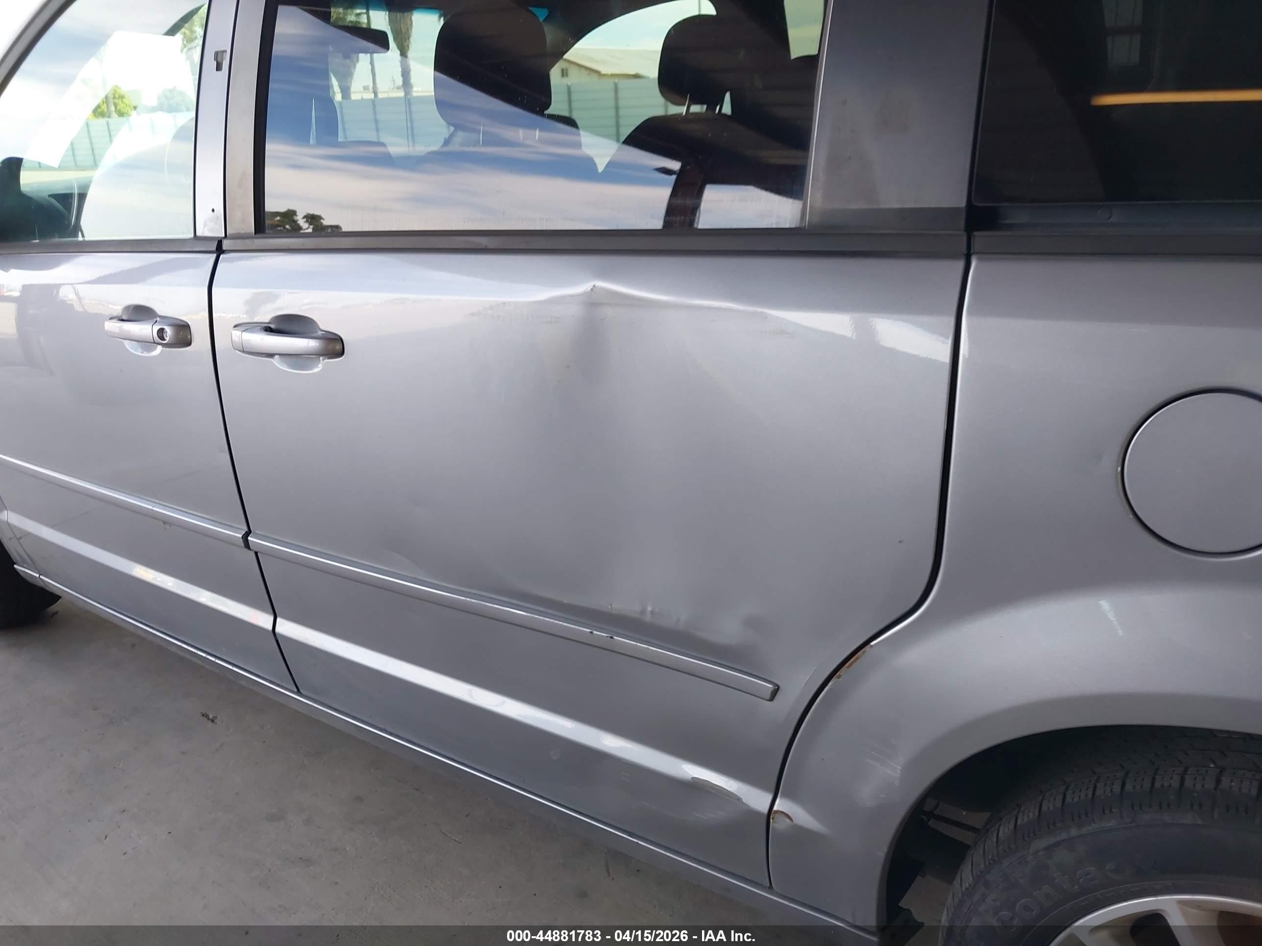 2014 Dodge Grand Caravan Sxt Silver vin: 2C4RDGCG3ER123138