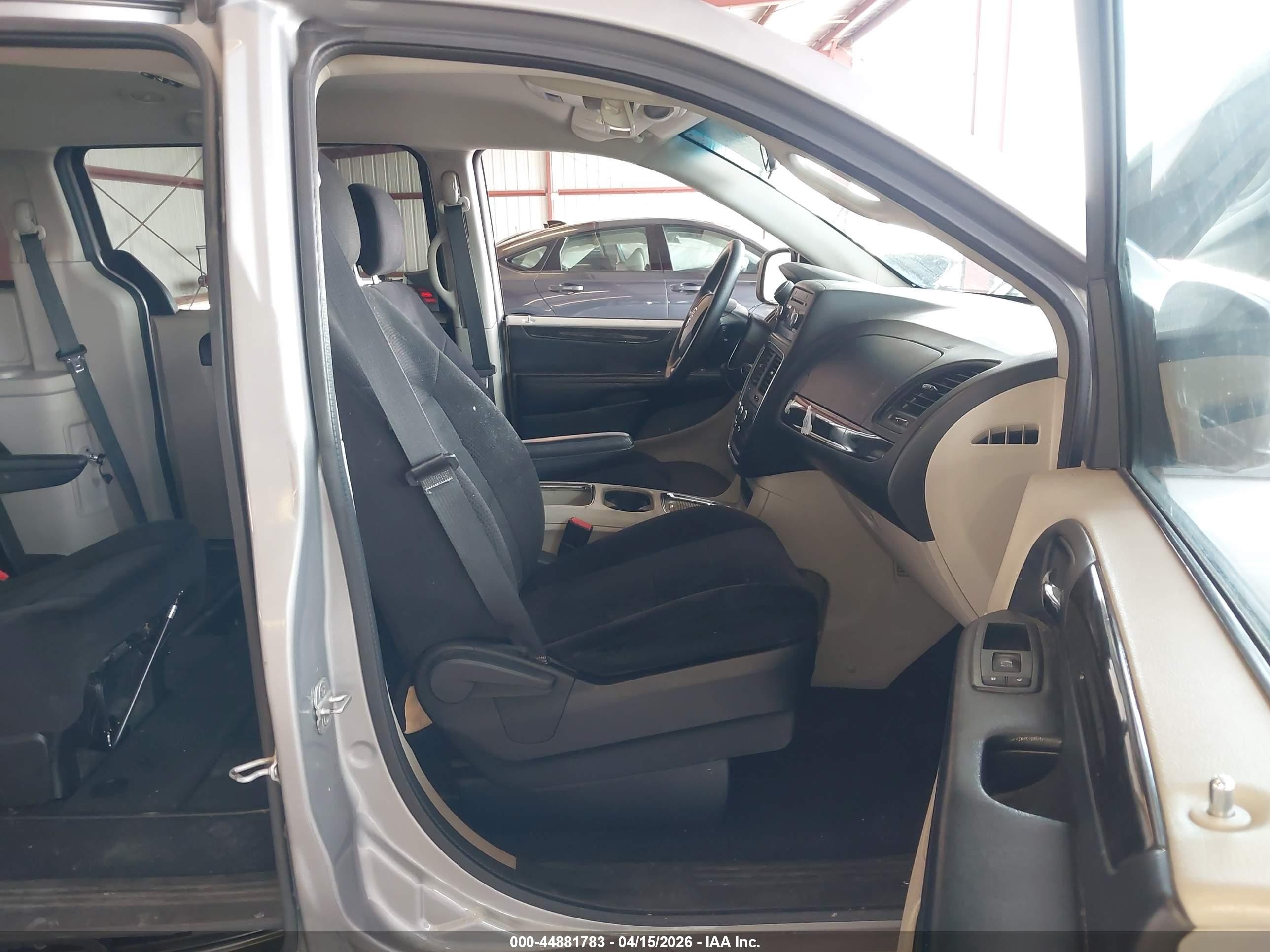 2014 Dodge Grand Caravan Sxt Silver vin: 2C4RDGCG3ER123138