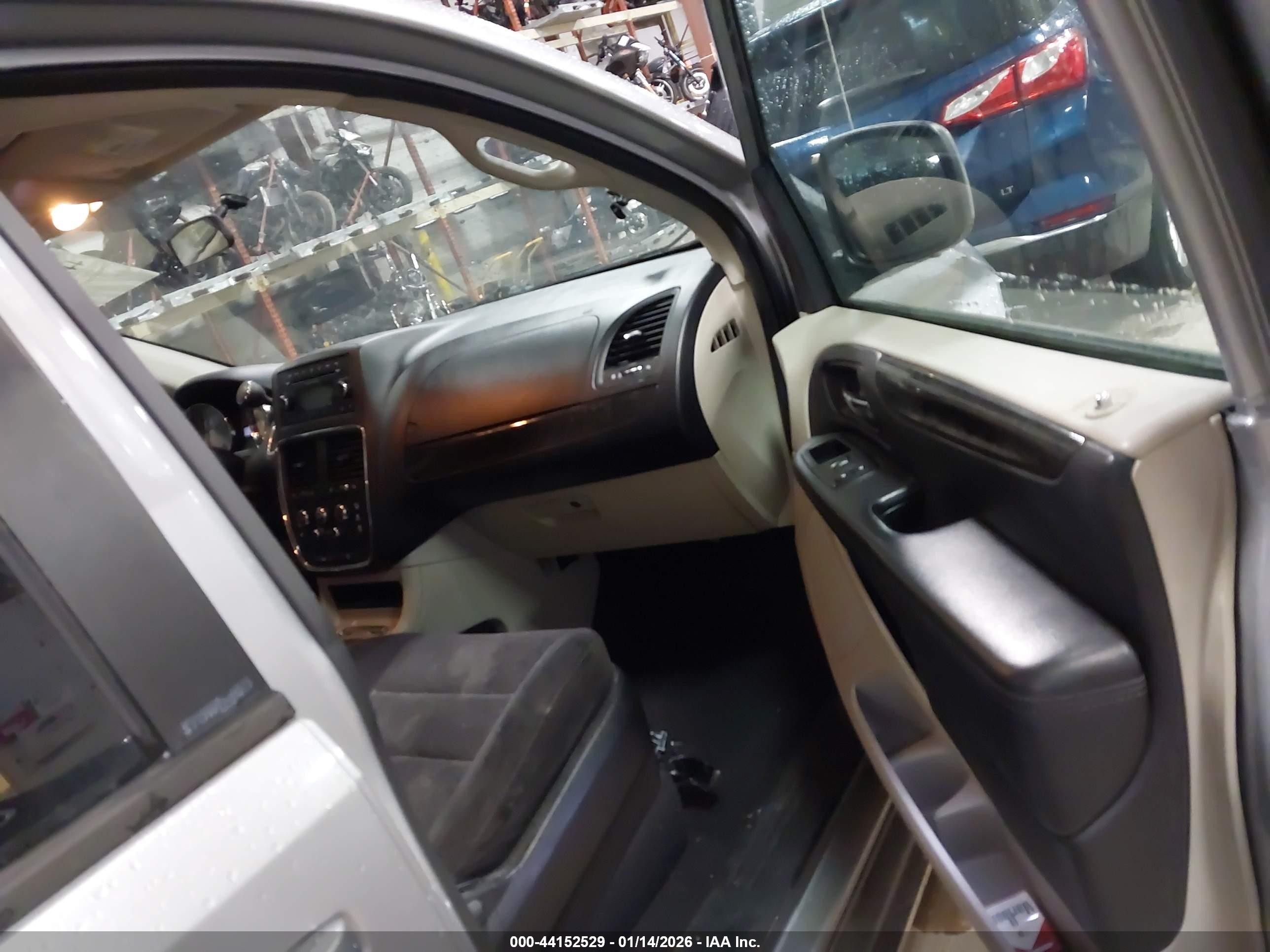 2014 Dodge Grand Caravan Sxt Silver vin: 2C4RDGCG3ER152932