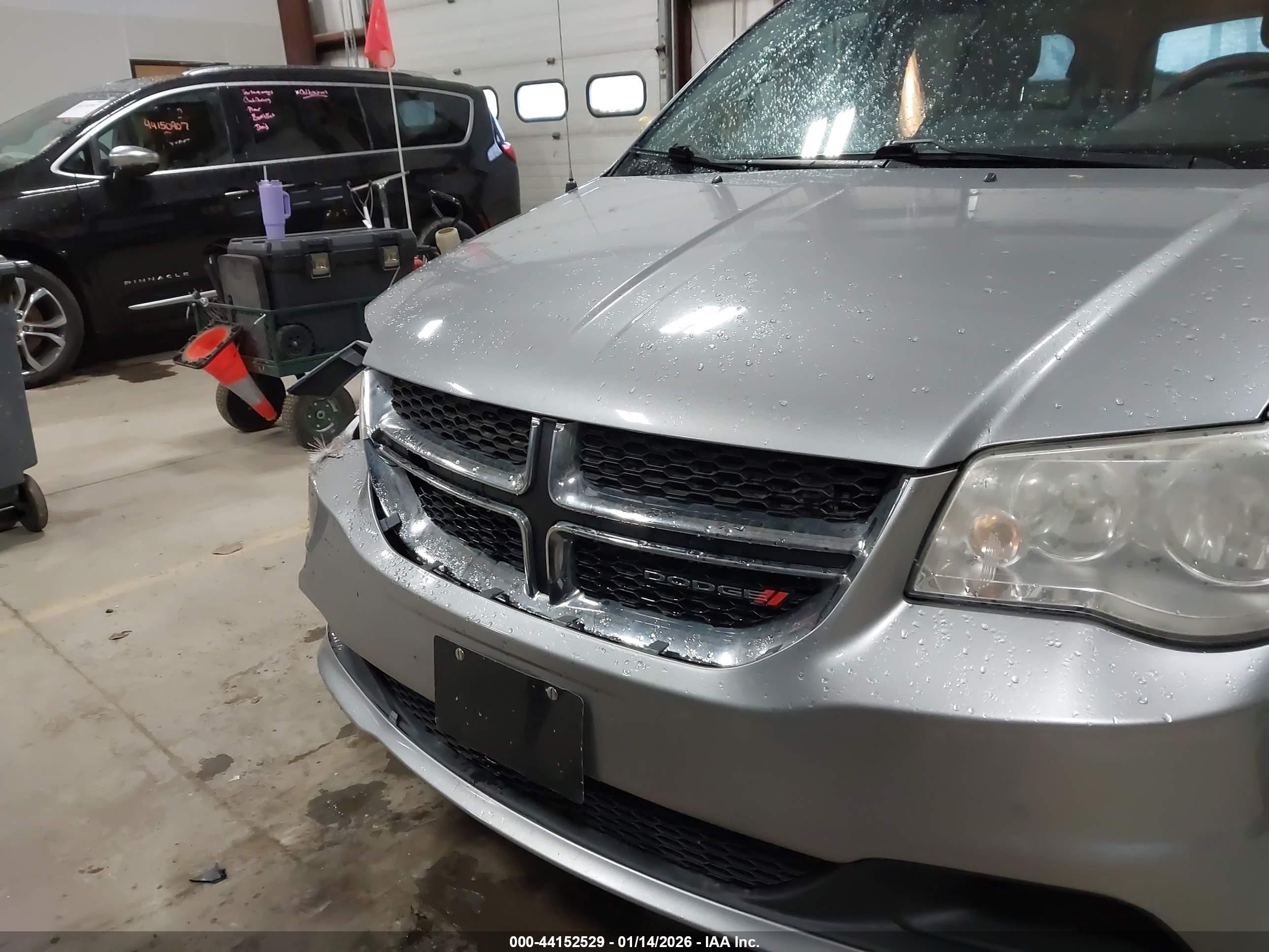 2014 Dodge Grand Caravan Sxt Silver vin: 2C4RDGCG3ER152932