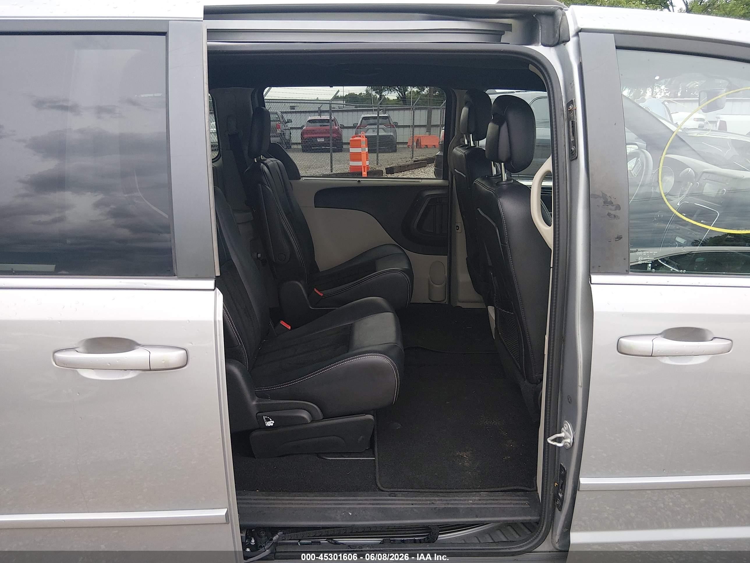 2014 Dodge Grand Caravan Sxt 30th Anniversary Silver vin: 2C4RDGCG3ER376721