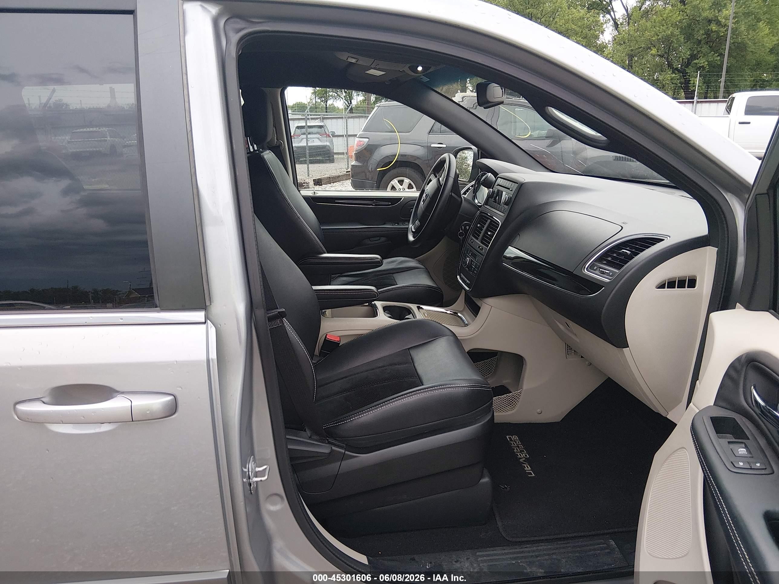 2014 Dodge Grand Caravan Sxt 30th Anniversary Silver vin: 2C4RDGCG3ER376721