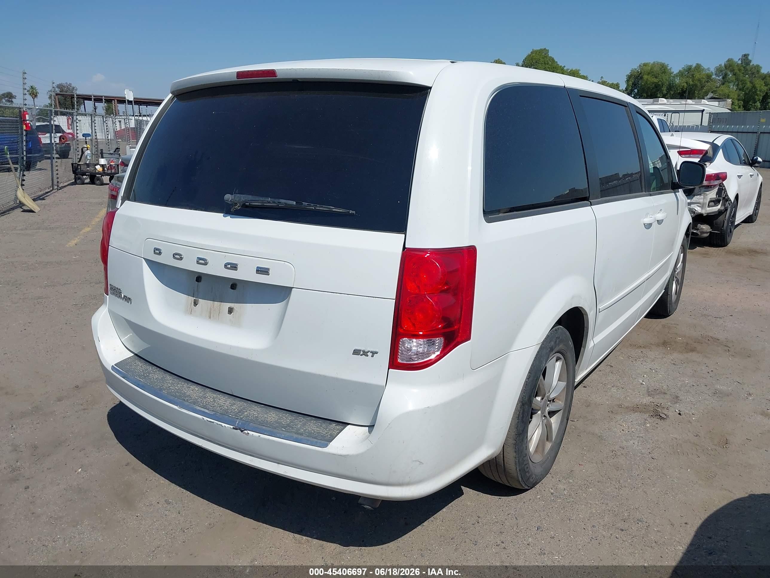 2015 Dodge Grand Caravan Sxt White vin: 2C4RDGCG3FR549770