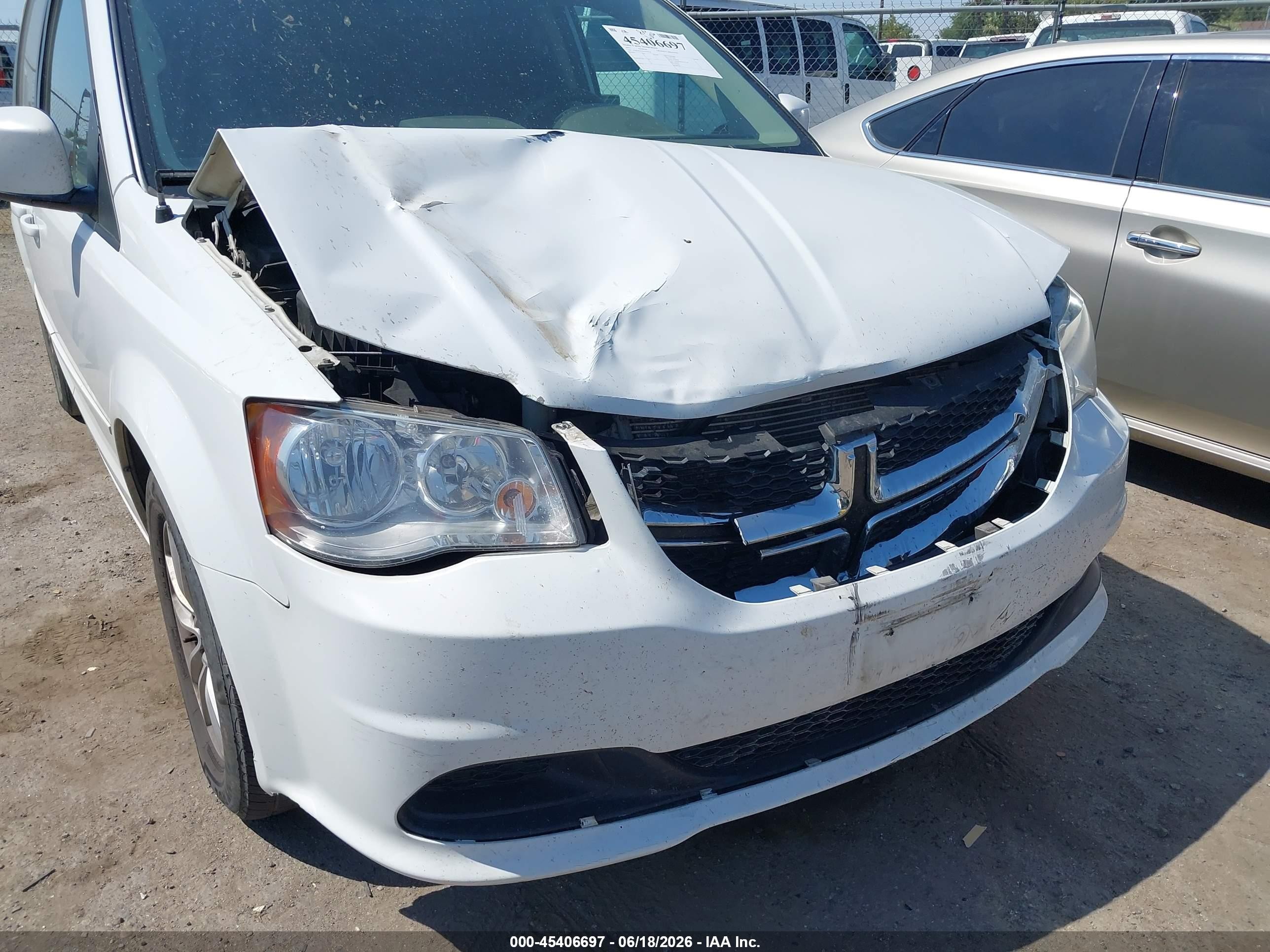 2015 Dodge Grand Caravan Sxt White vin: 2C4RDGCG3FR549770