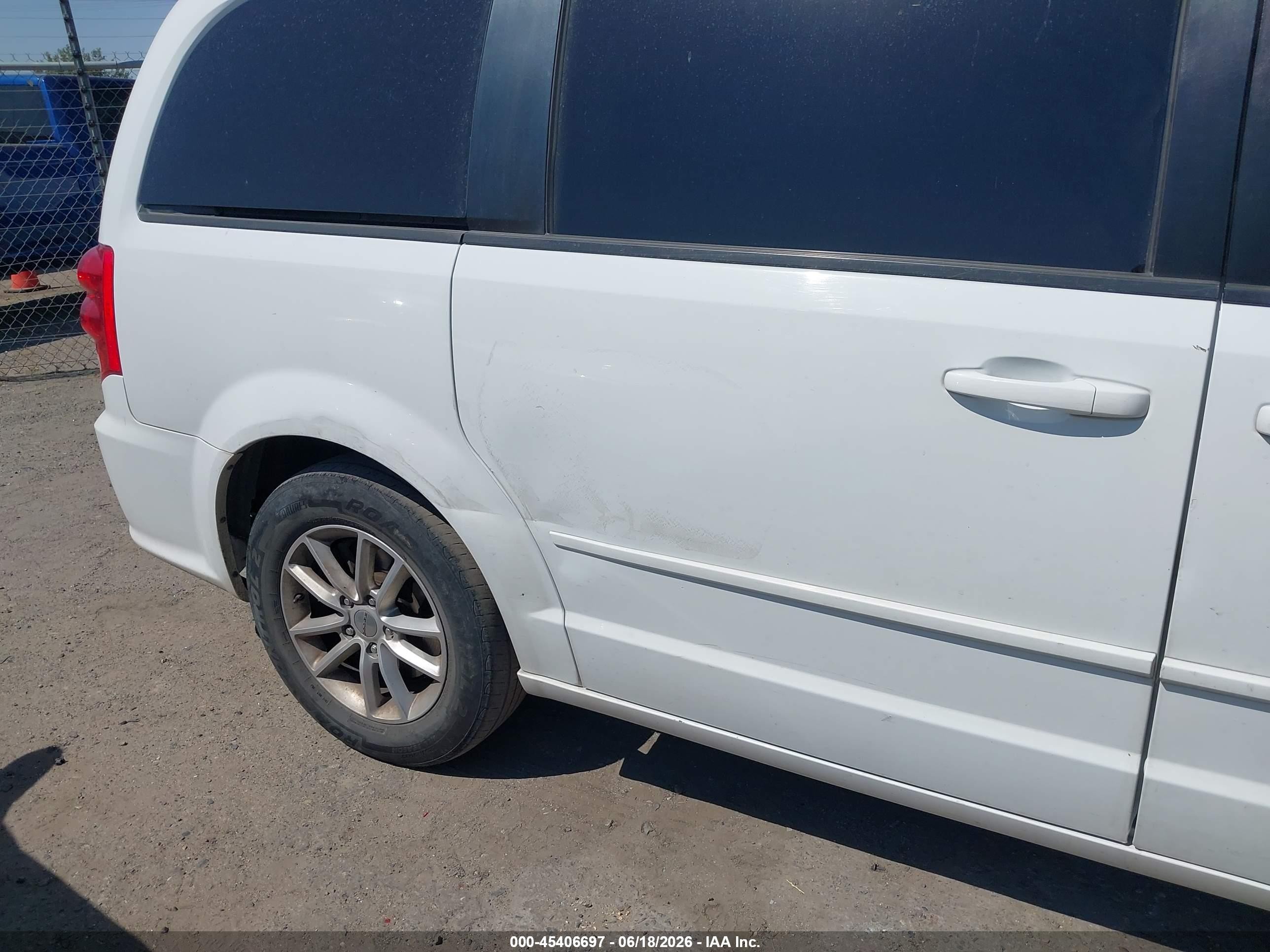 2015 Dodge Grand Caravan Sxt White vin: 2C4RDGCG3FR549770
