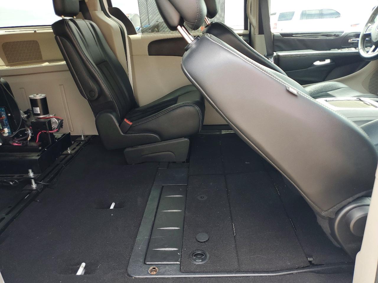 2017 Dodge Grand Caravan Sxt White vin: 2C4RDGCG3HR696450