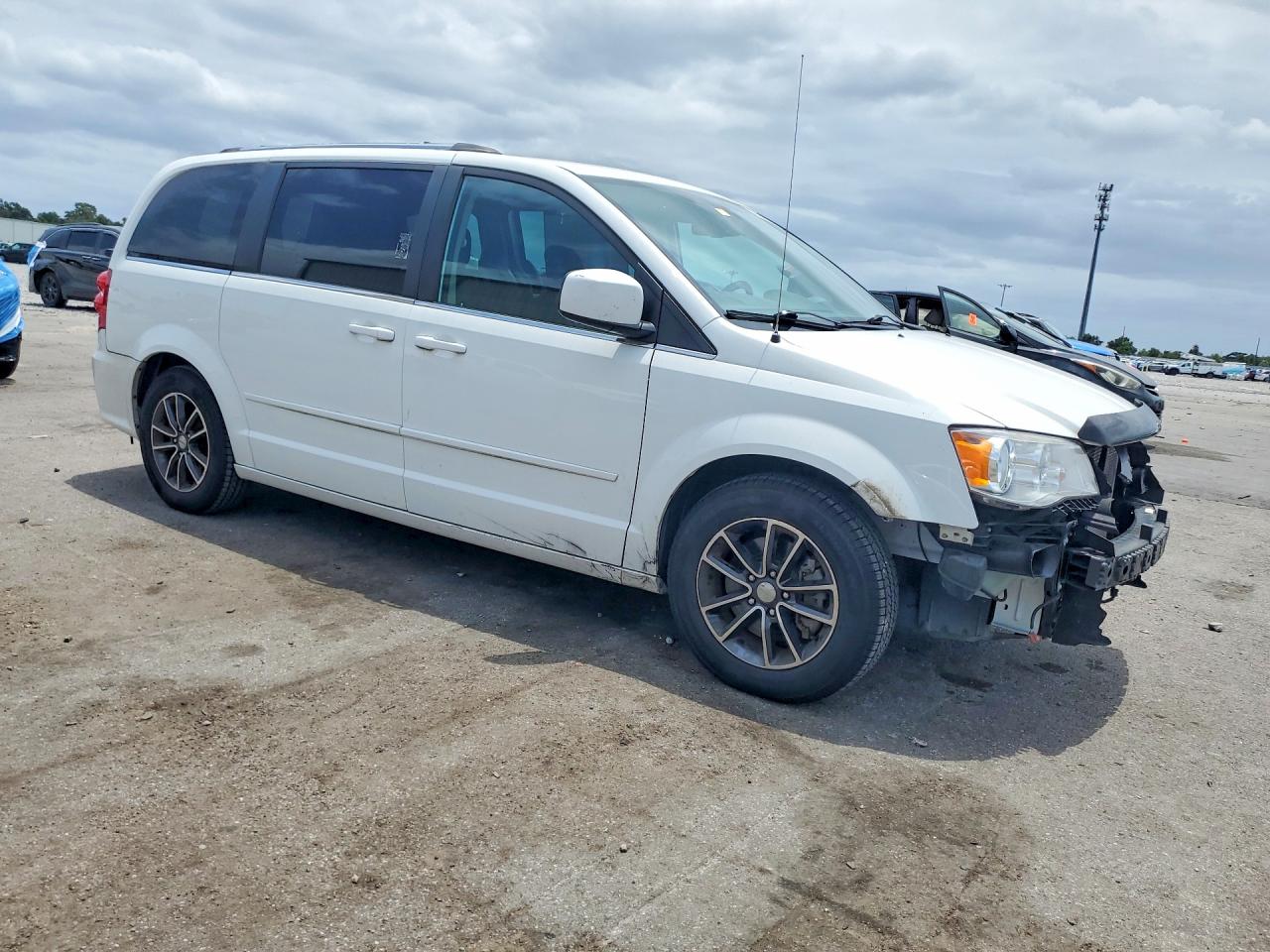 2017 Dodge Grand Caravan Sxt White vin: 2C4RDGCG3HR696450