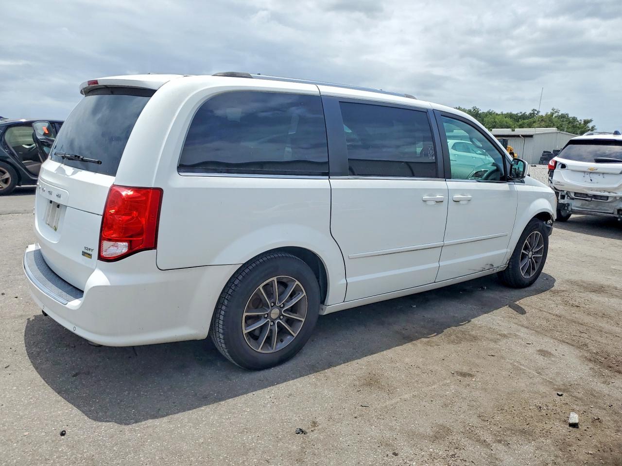 2017 Dodge Grand Caravan Sxt White vin: 2C4RDGCG3HR696450