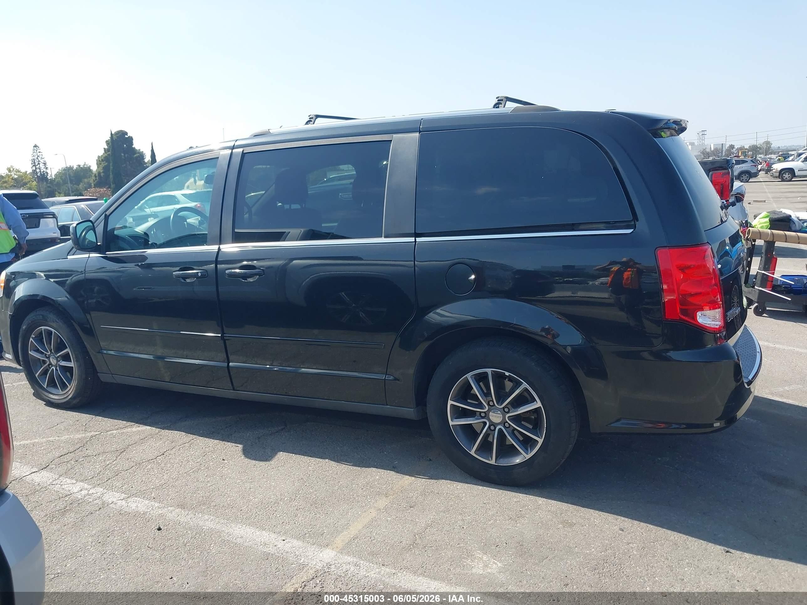 2017 Dodge Grand Caravan Sxt Черный vin: 2C4RDGCG3HR750359