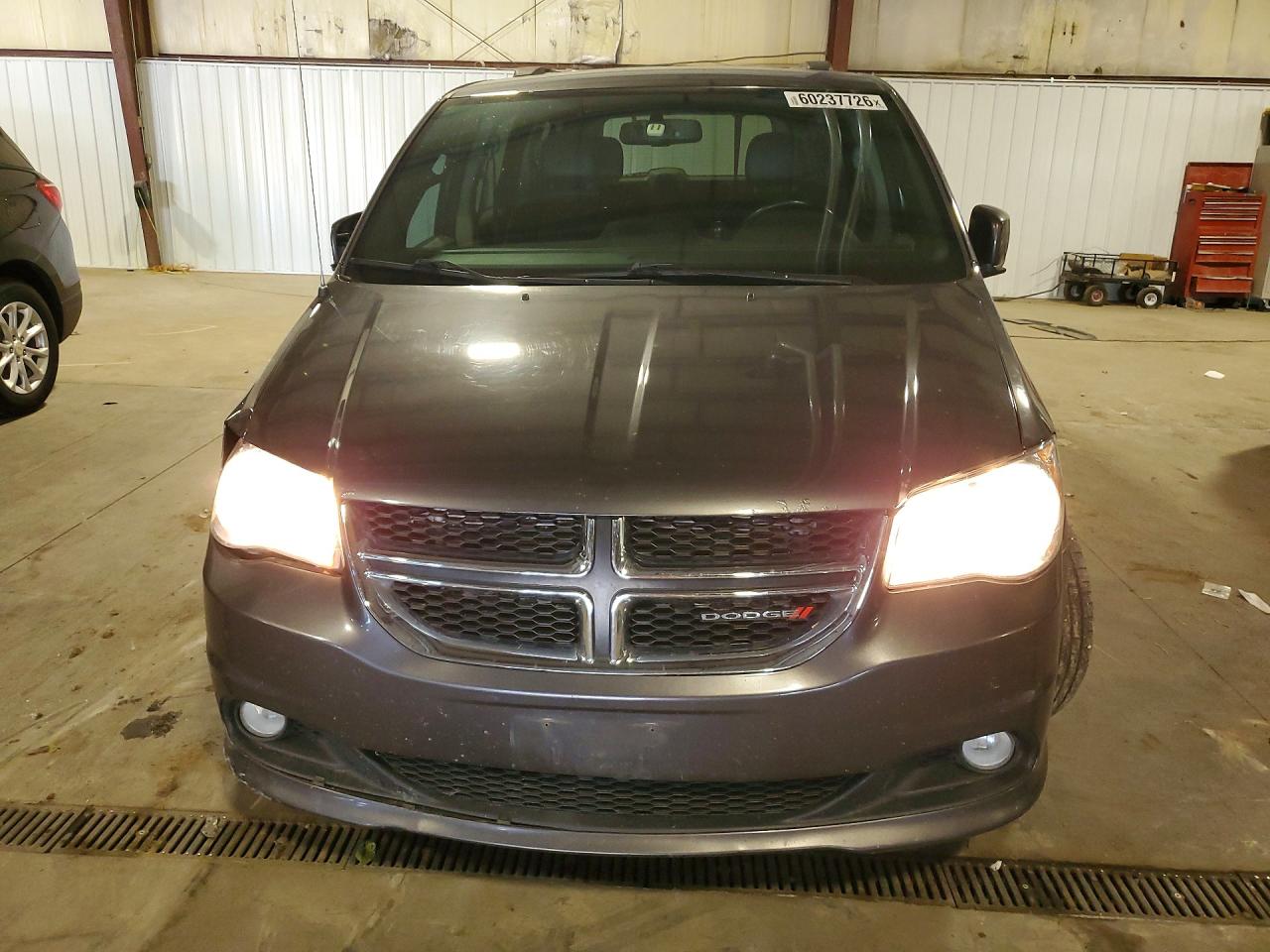 2017 Dodge Grand Caravan Sxt Gray vin: 2C4RDGCG3HR859095