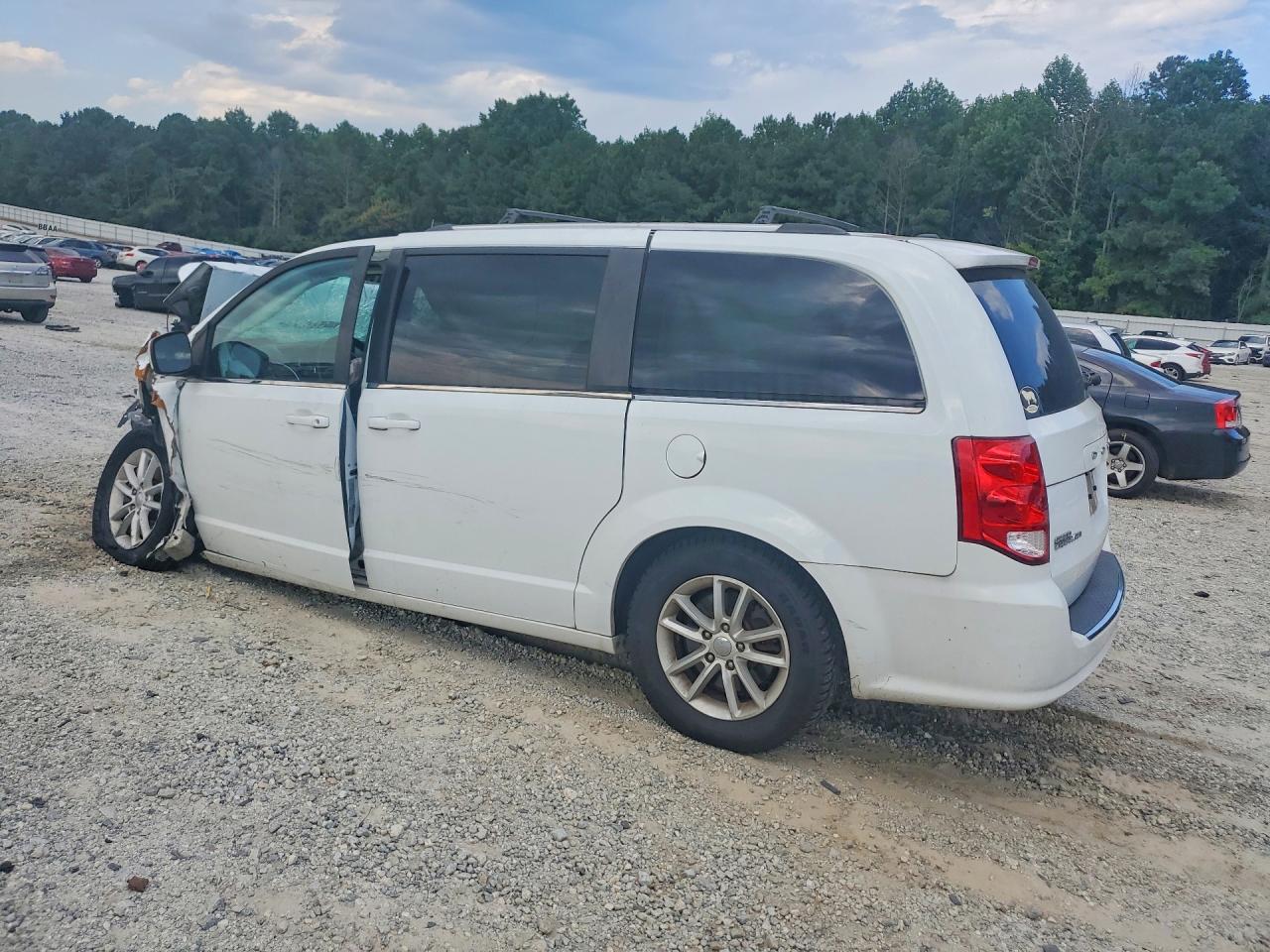 2018 Dodge Grand Caravan Sxt White vin: 2C4RDGCG3JR134358