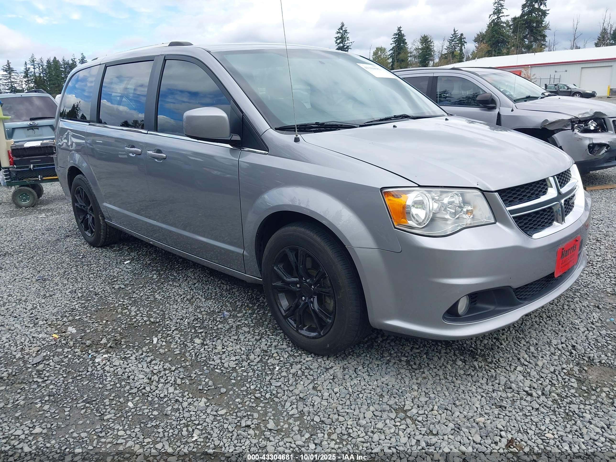2018 Dodge Grand Caravan Sxt Silver vin: 2C4RDGCG3JR264947