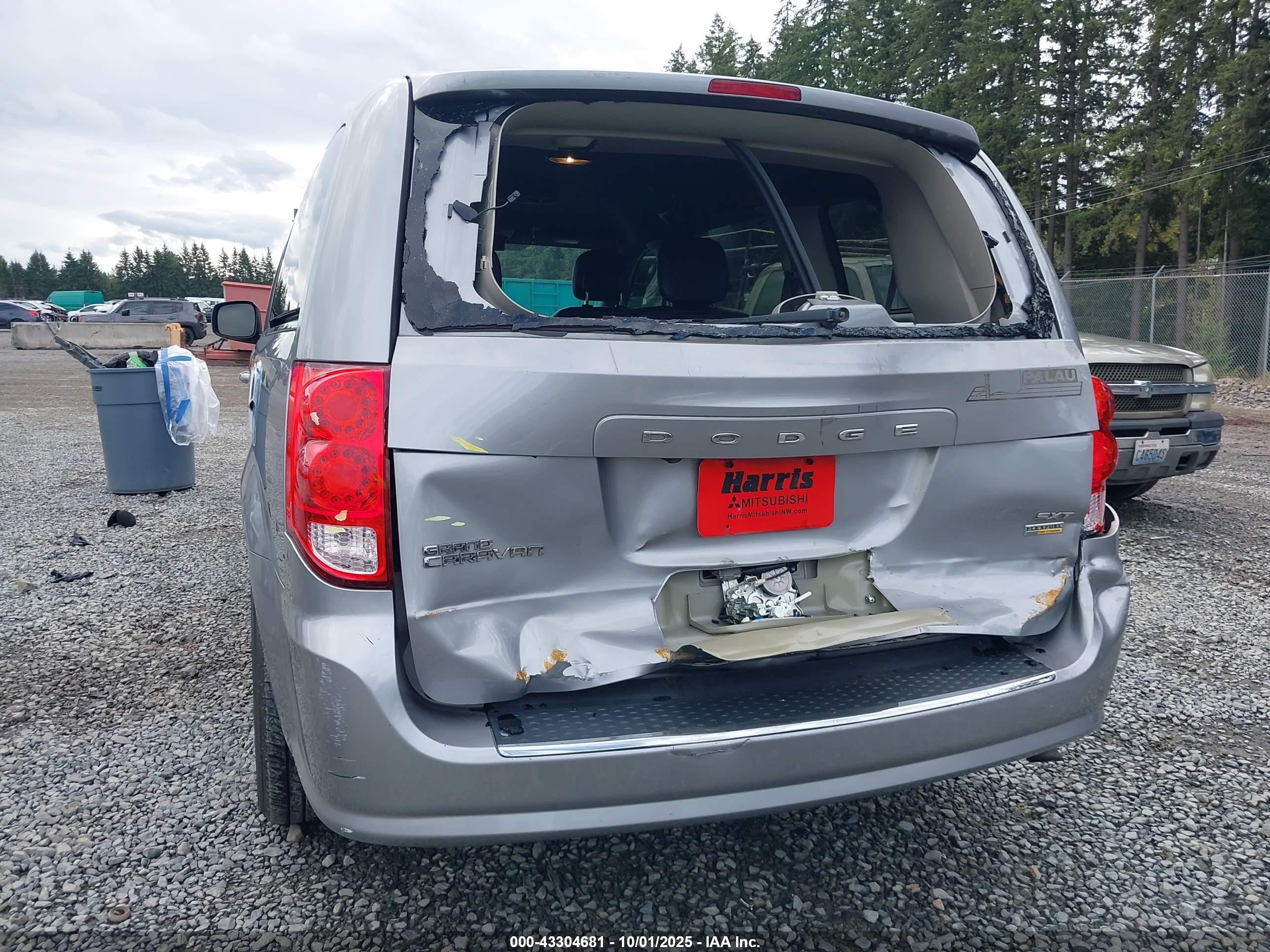 2018 Dodge Grand Caravan Sxt Silver vin: 2C4RDGCG3JR264947