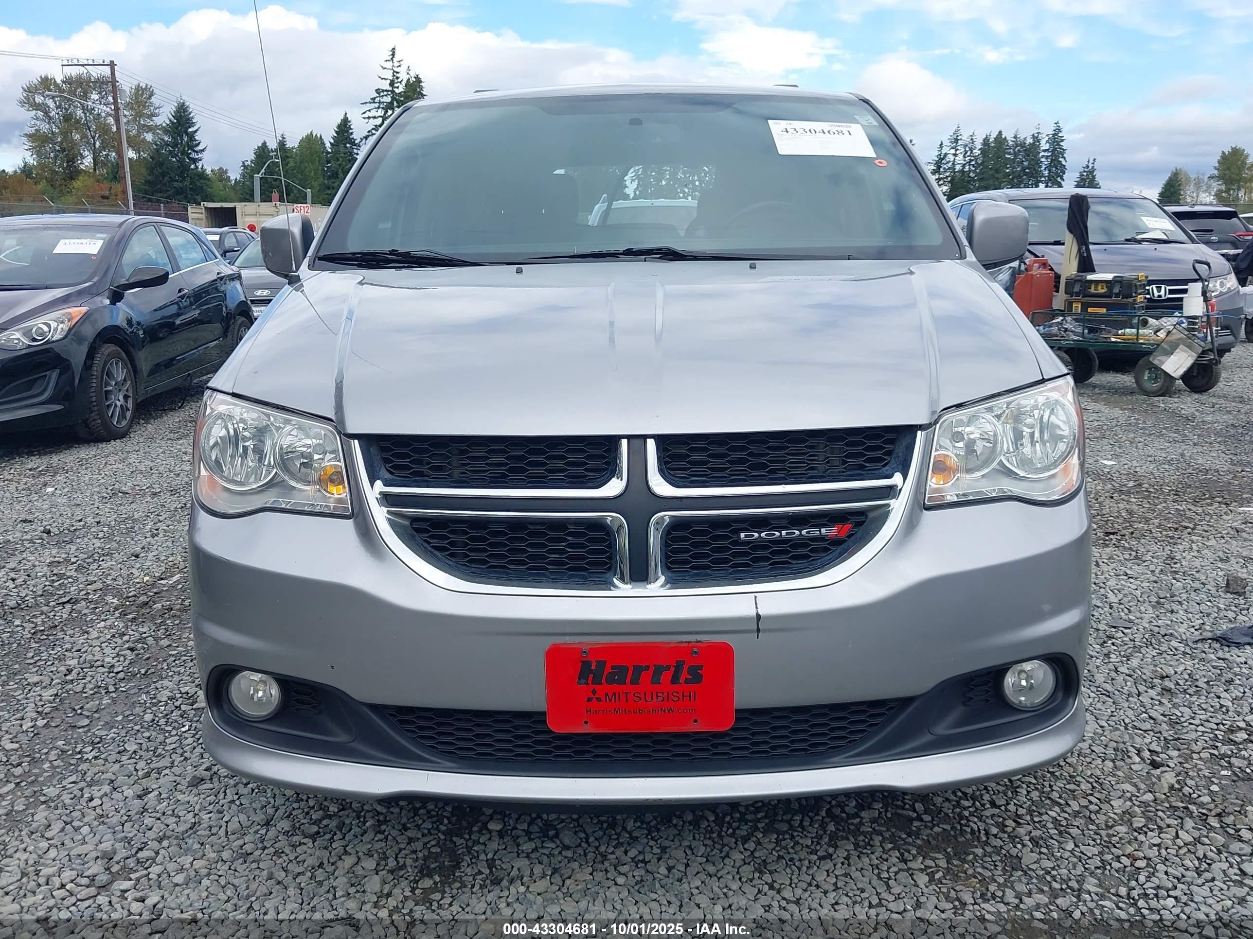 2018 Dodge Grand Caravan Sxt Silver vin: 2C4RDGCG3JR264947