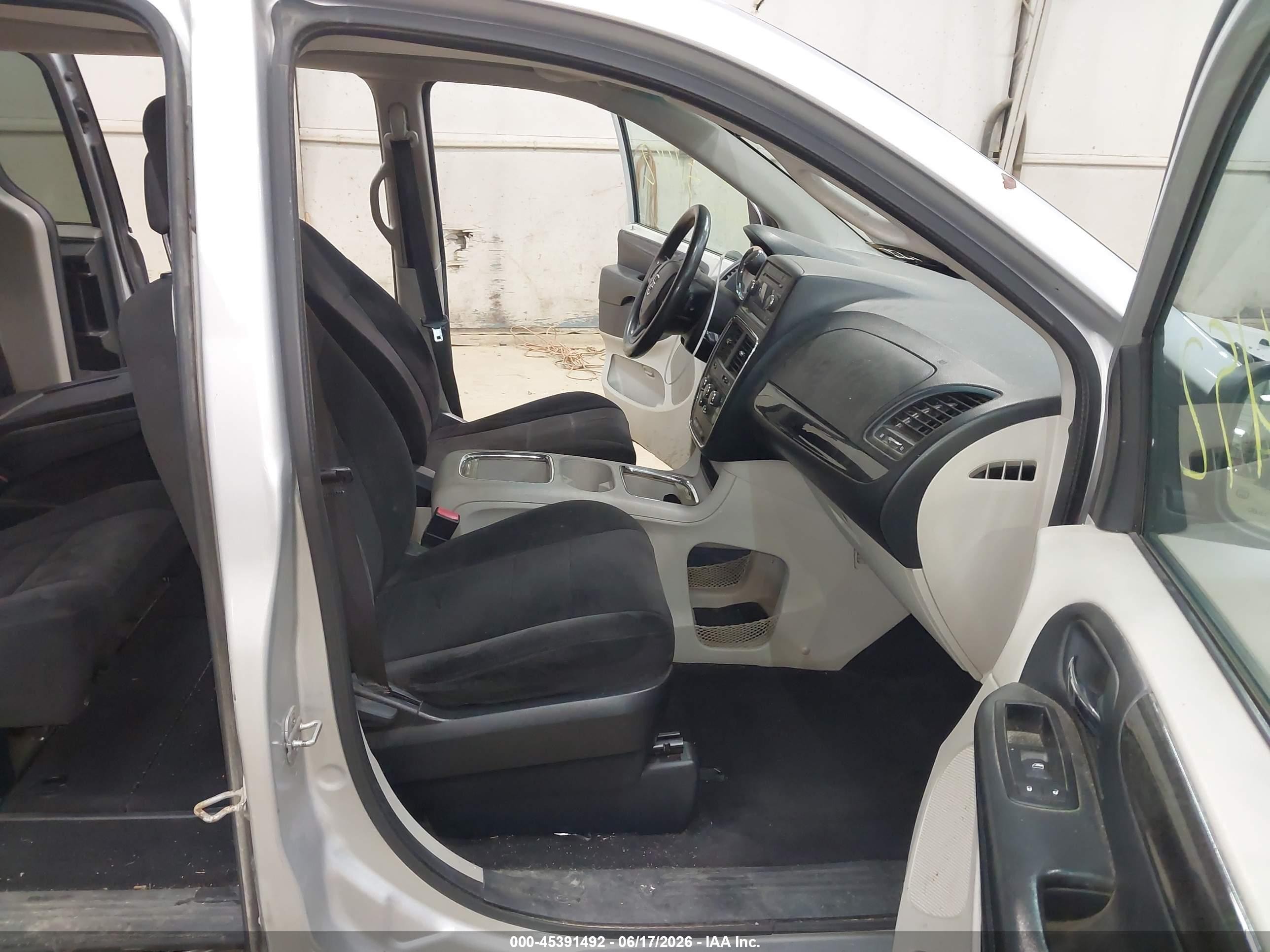 2012 Dodge Grand Caravan Sxt Silver vin: 2C4RDGCG4CR277208