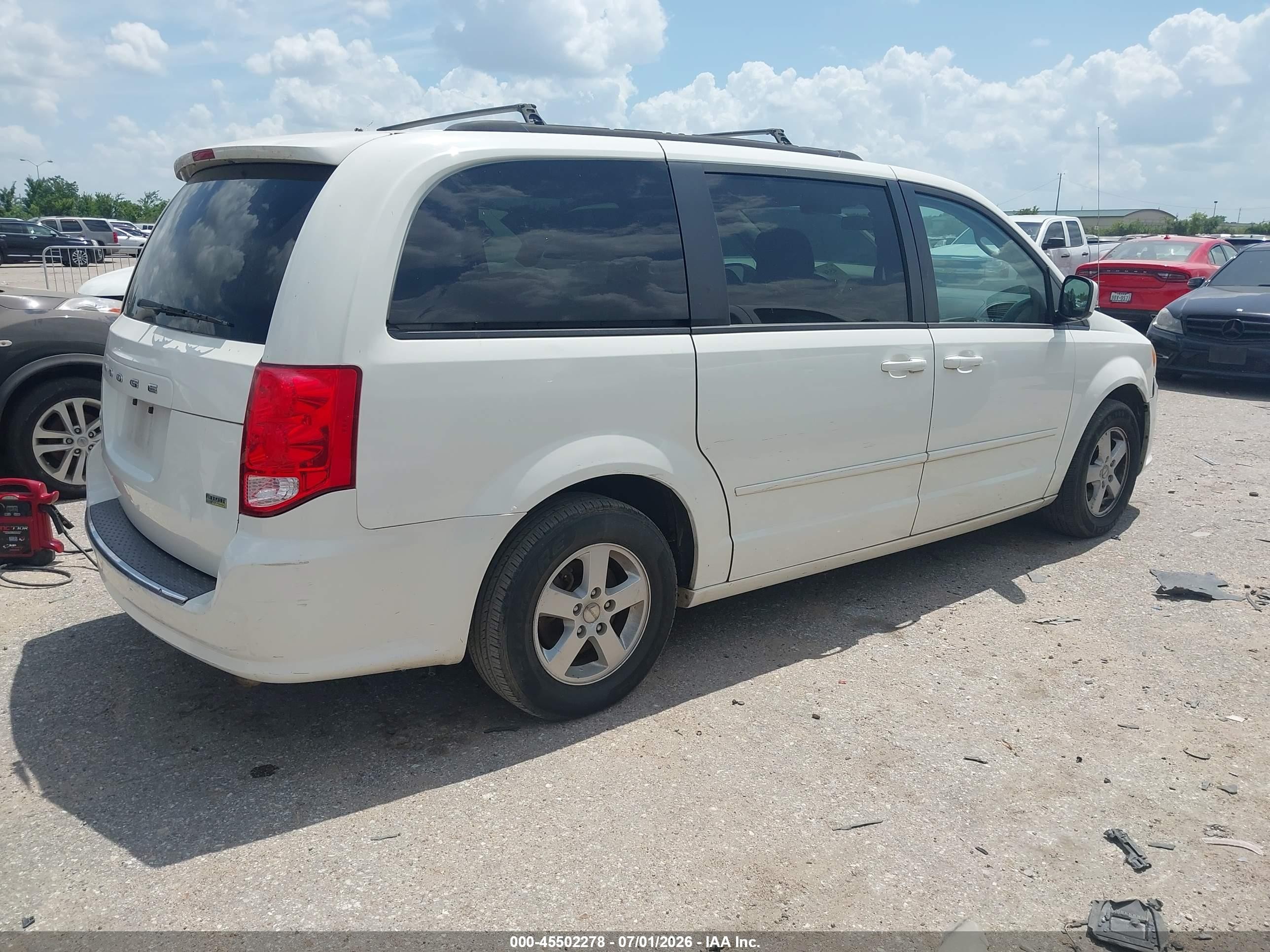 2012 Dodge Grand Caravan Sxt White vin: 2C4RDGCG4CR405897