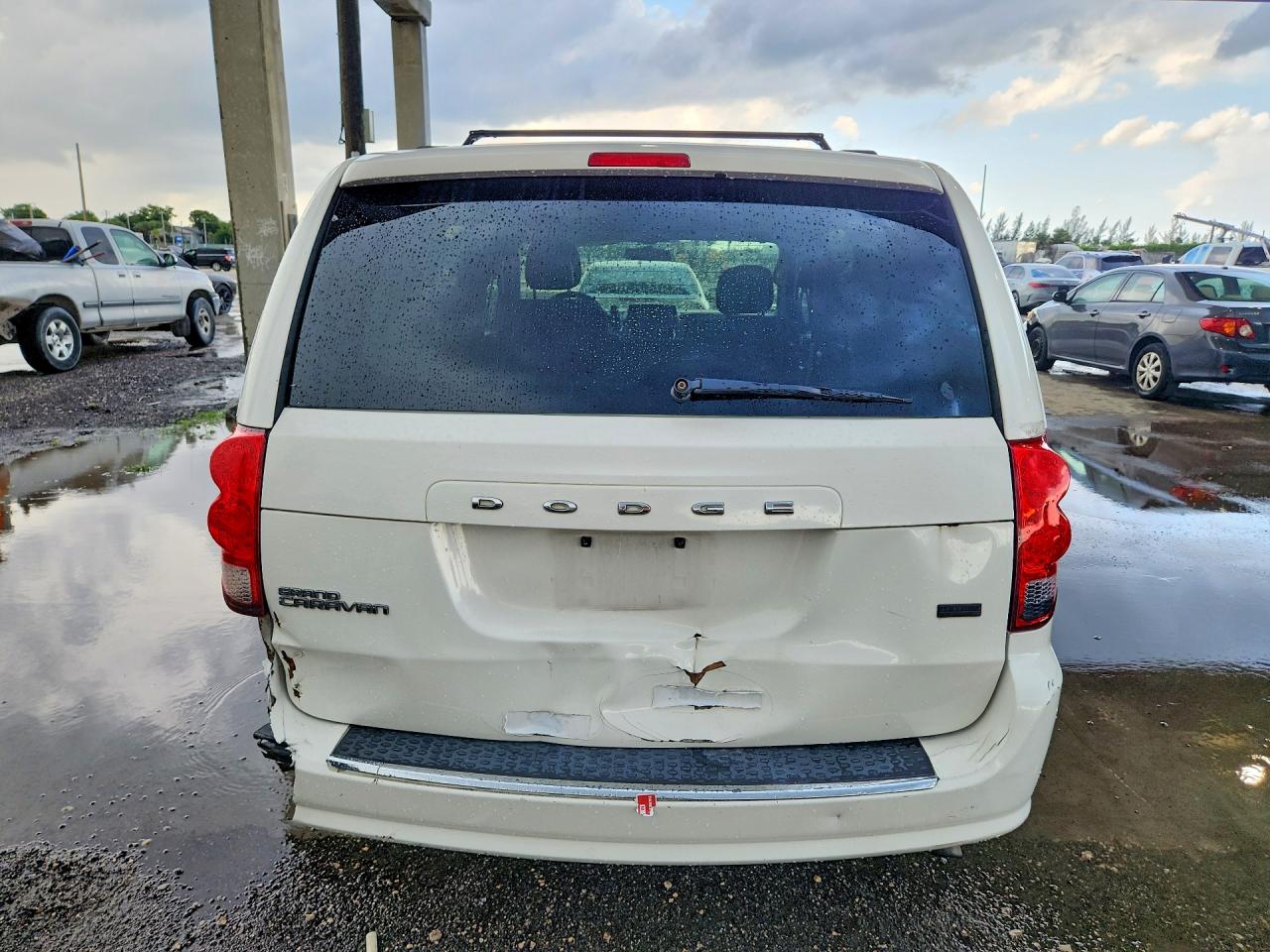 2013 Dodge Grand Caravan Sxt White vin: 2C4RDGCG4DR553503