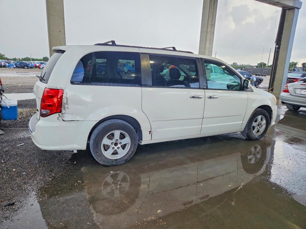 2013 Dodge Grand Caravan Sxt White vin: 2C4RDGCG4DR553503