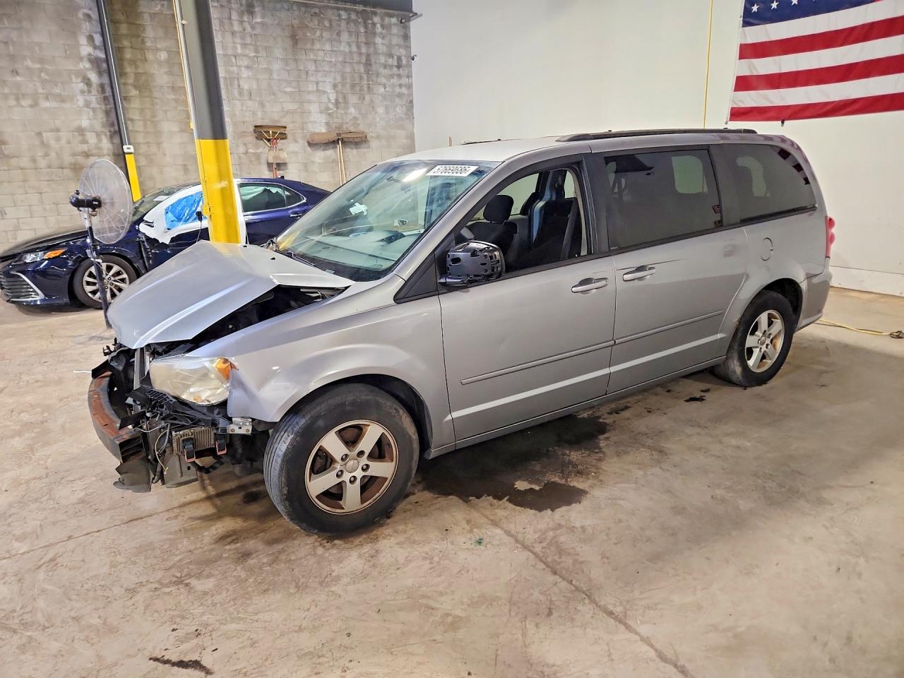 2013 Dodge Grand Caravan Sxt Silver vin: 2C4RDGCG4DR554117