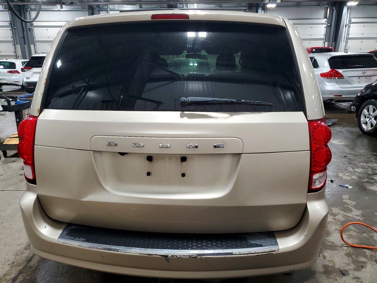 2013 Dodge Caravan Tan vin: 2C4RDGCG4DR660552