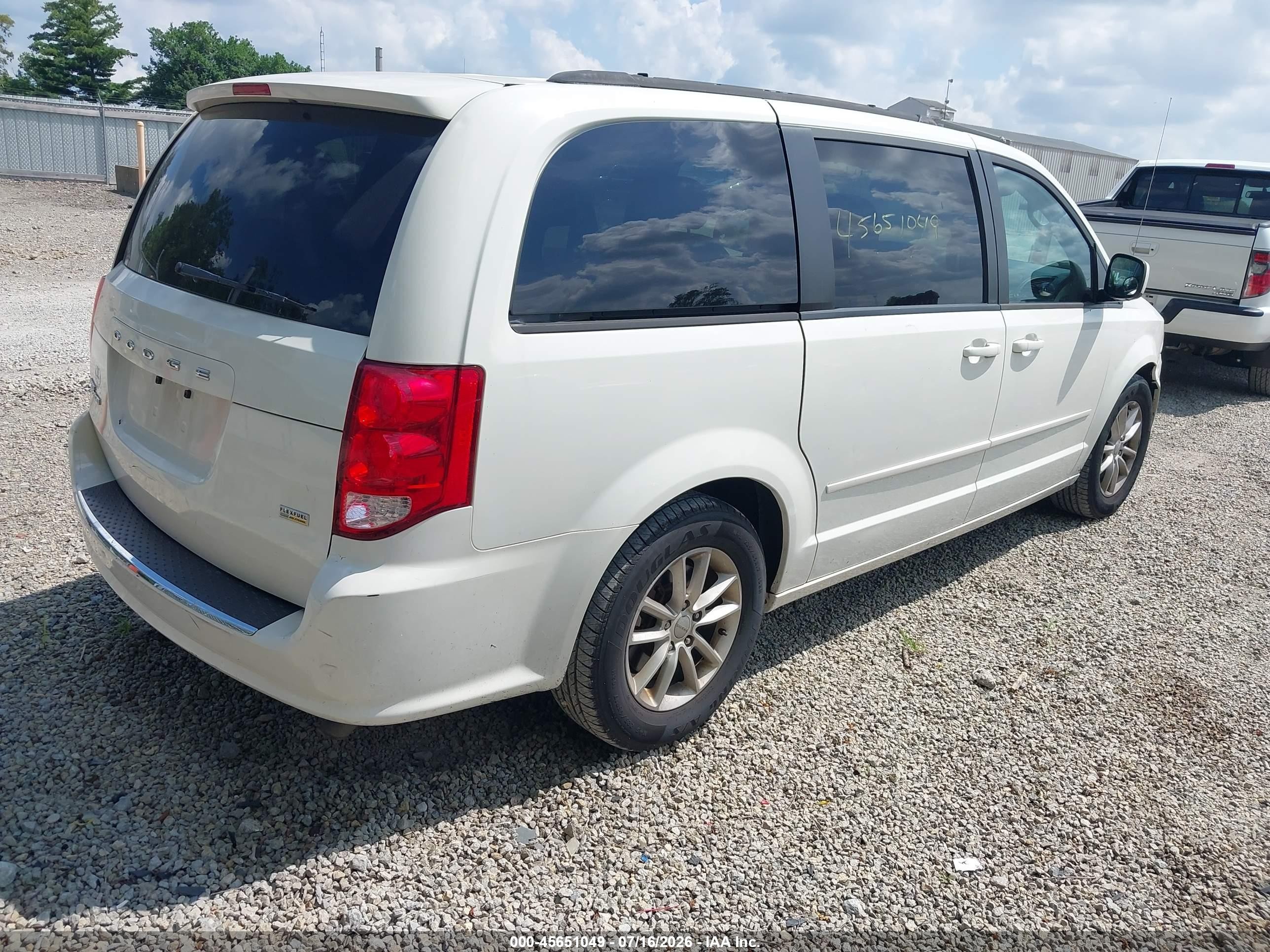 2013 Dodge Grand Caravan Sxt White vin: 2C4RDGCG4DR748503