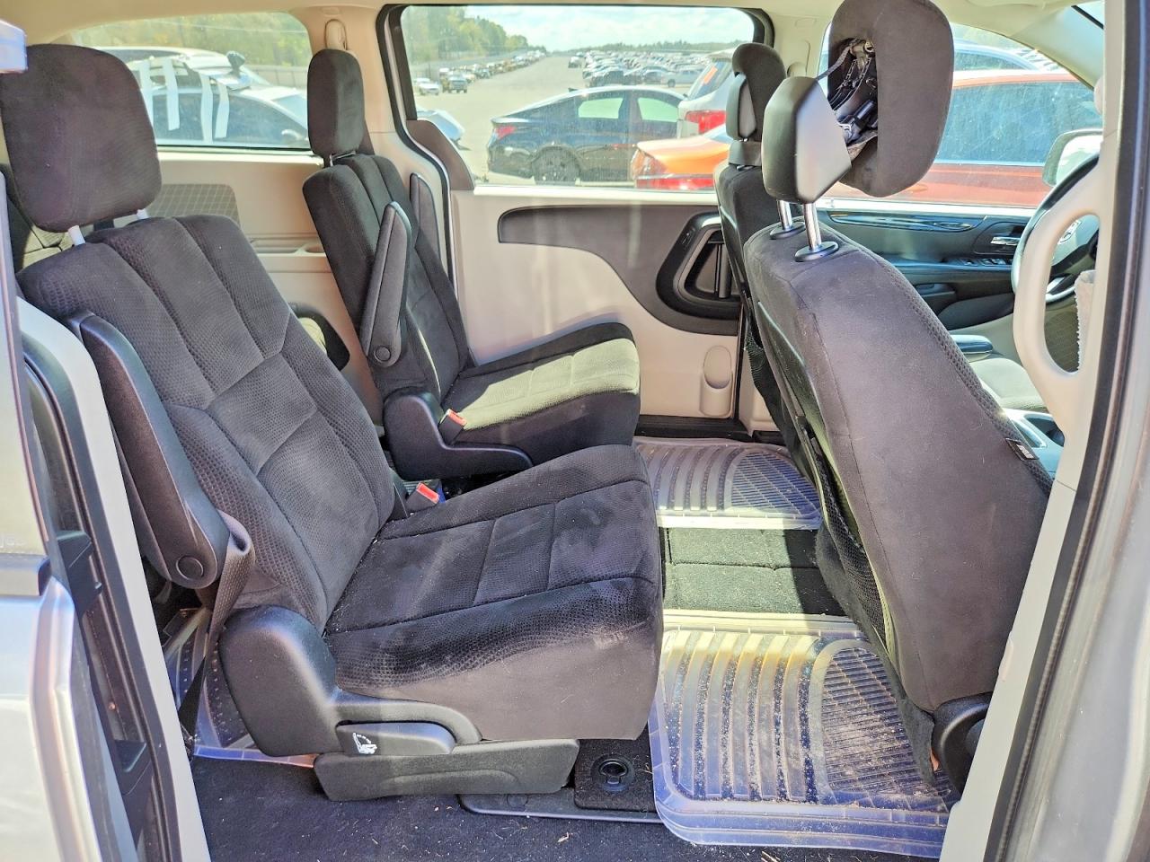 2014 Dodge Caravan Silver vin: 2C4RDGCG4ER128056