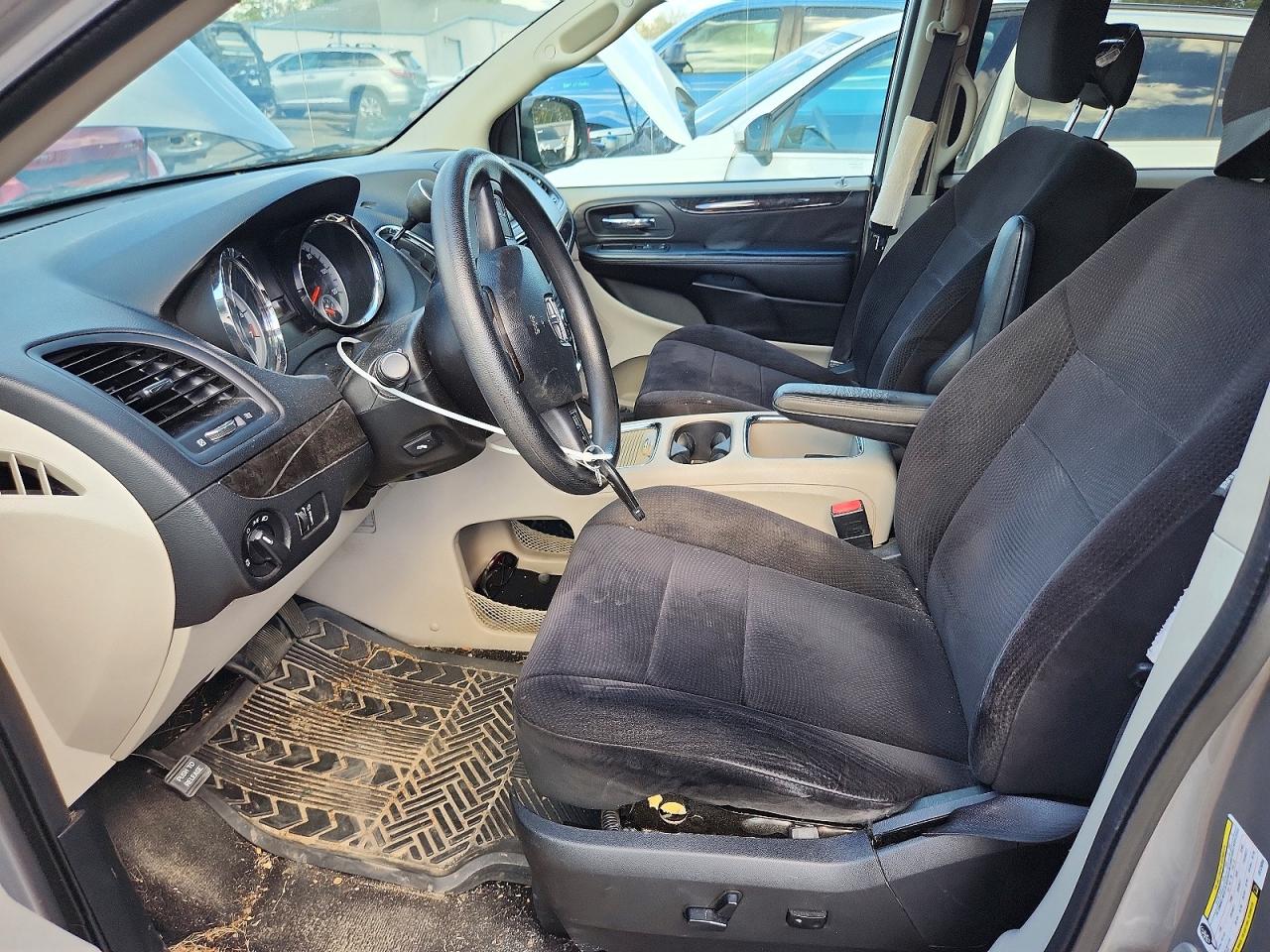 2014 Dodge Caravan Silver vin: 2C4RDGCG4ER128056
