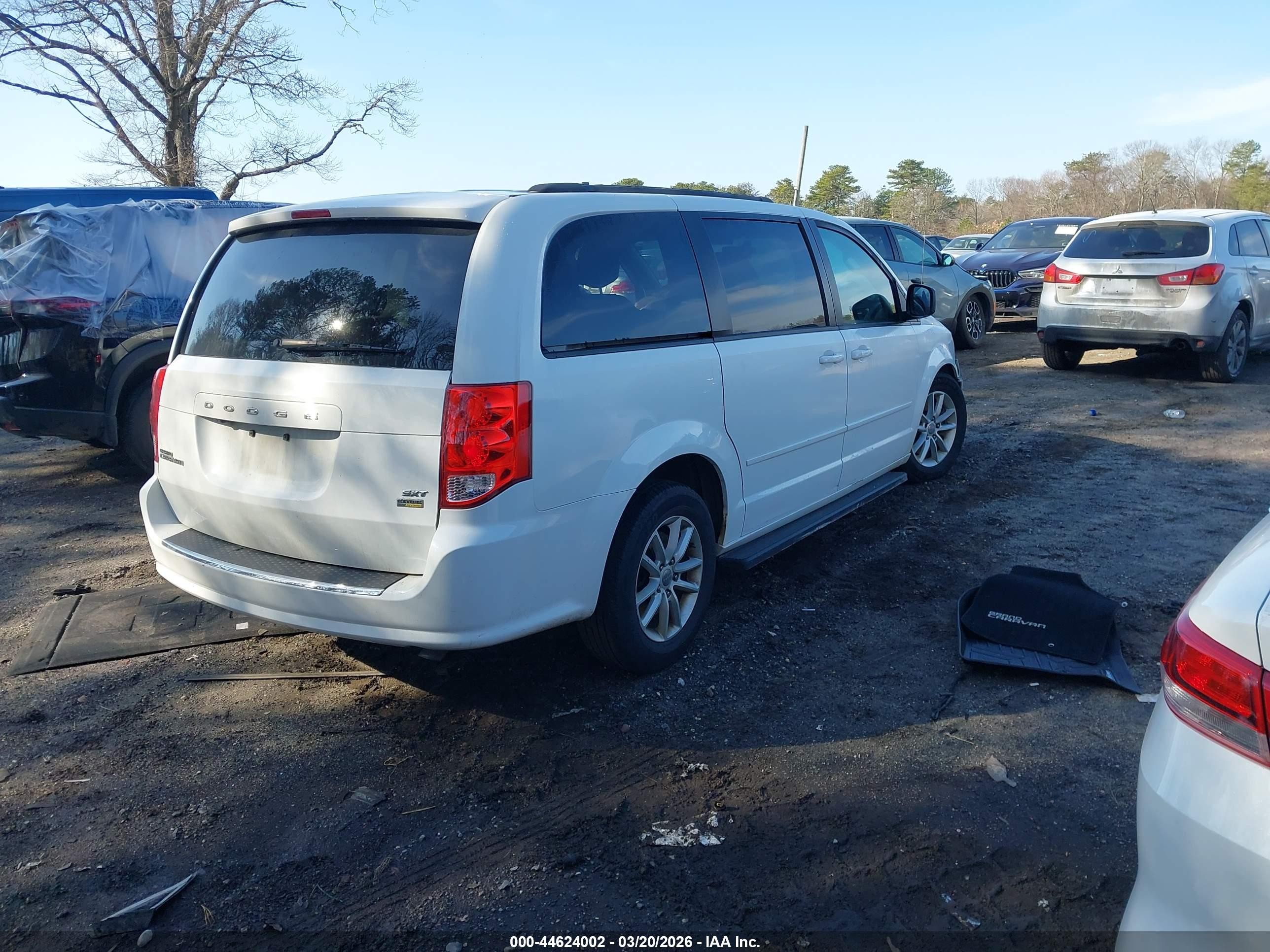 2014 Dodge Grand Caravan Sxt White vin: 2C4RDGCG4ER425327
