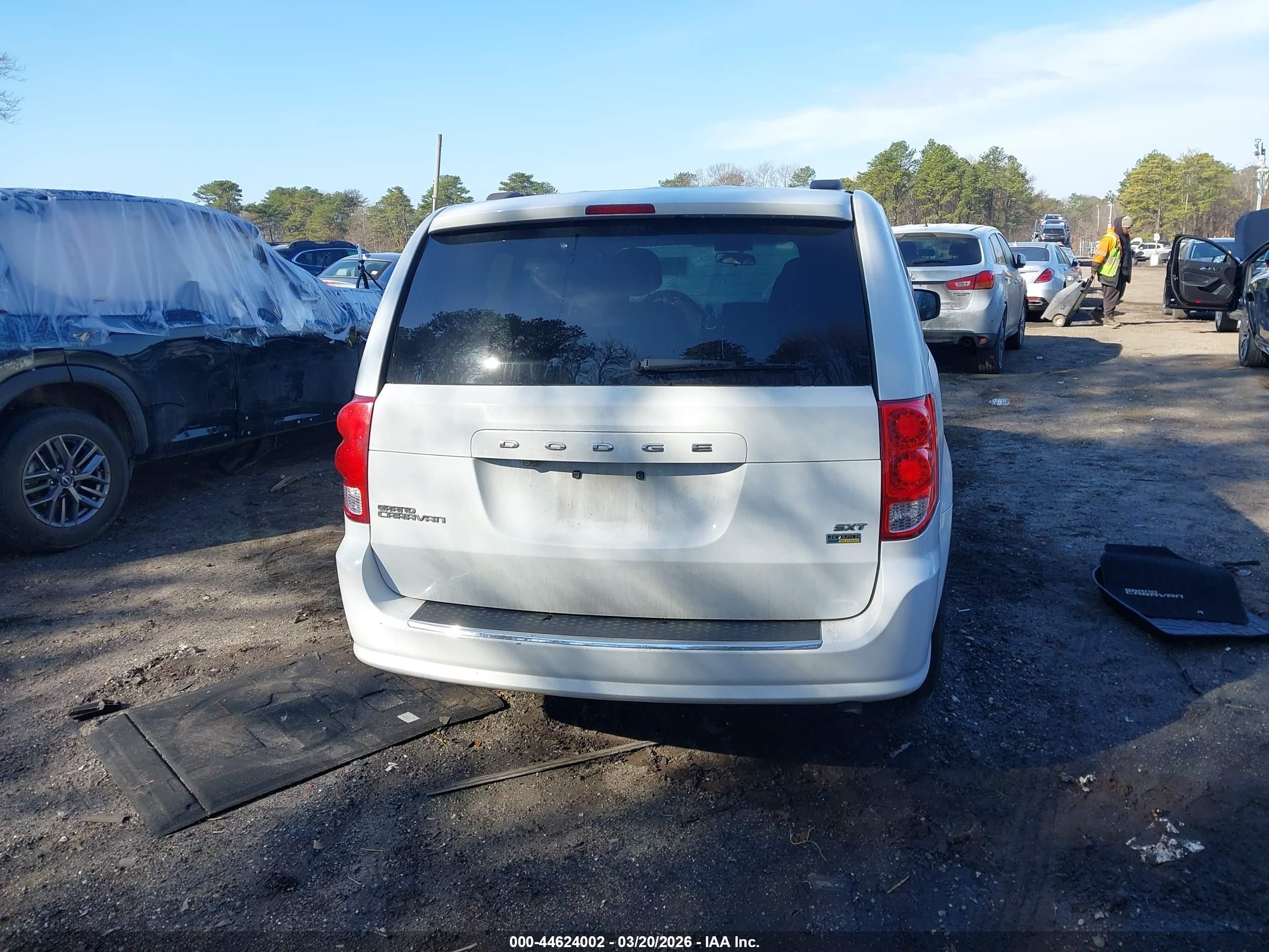 2014 Dodge Grand Caravan Sxt White vin: 2C4RDGCG4ER425327