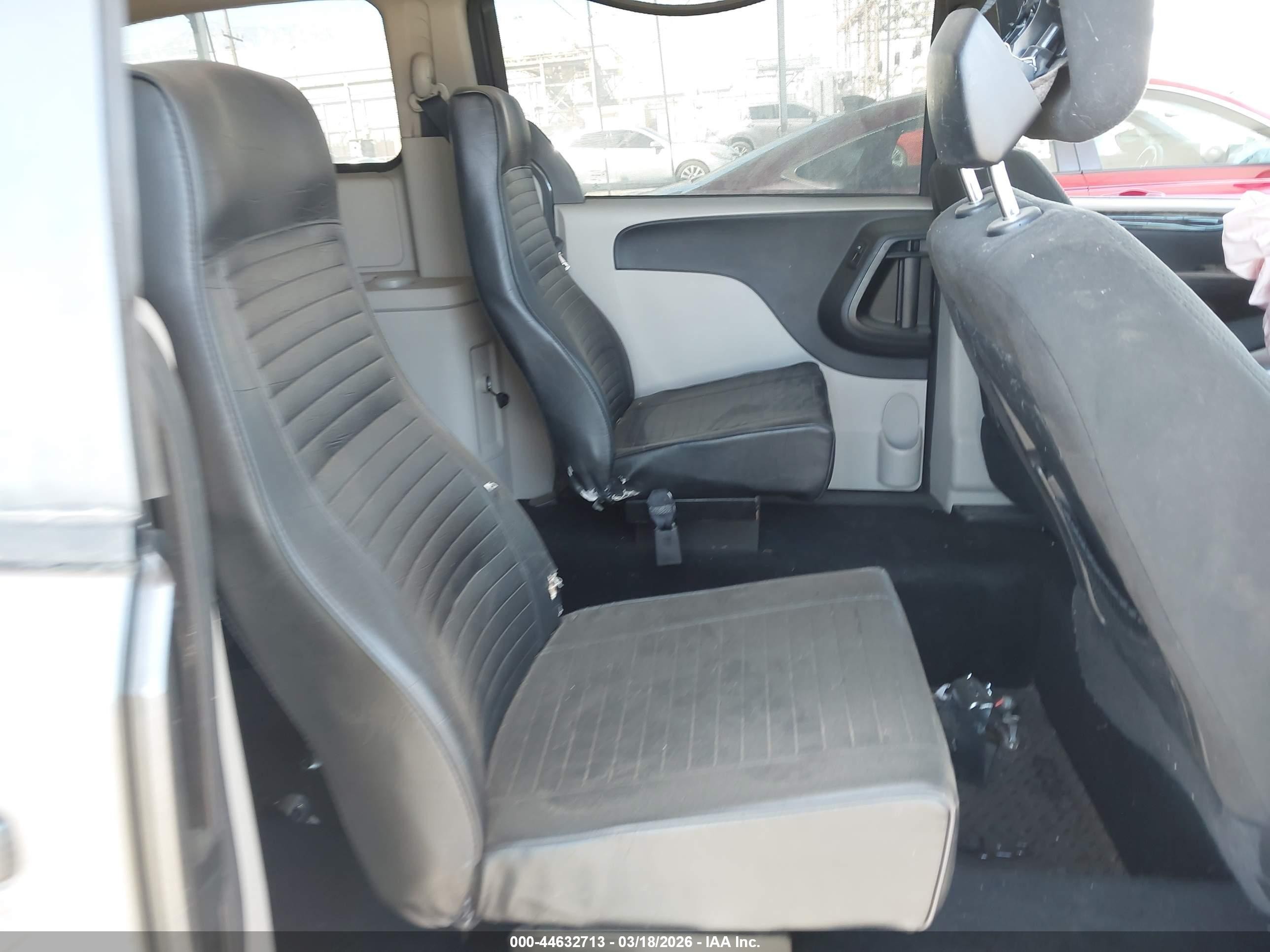 2015 Dodge Grand Caravan Sxt Серый vin: 2C4RDGCG4FR556016